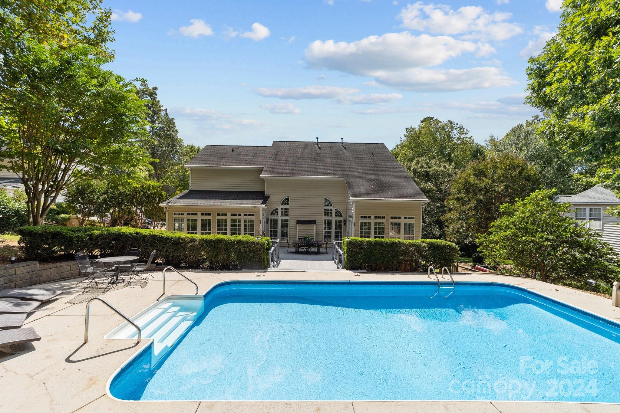 190 Montrose Drive