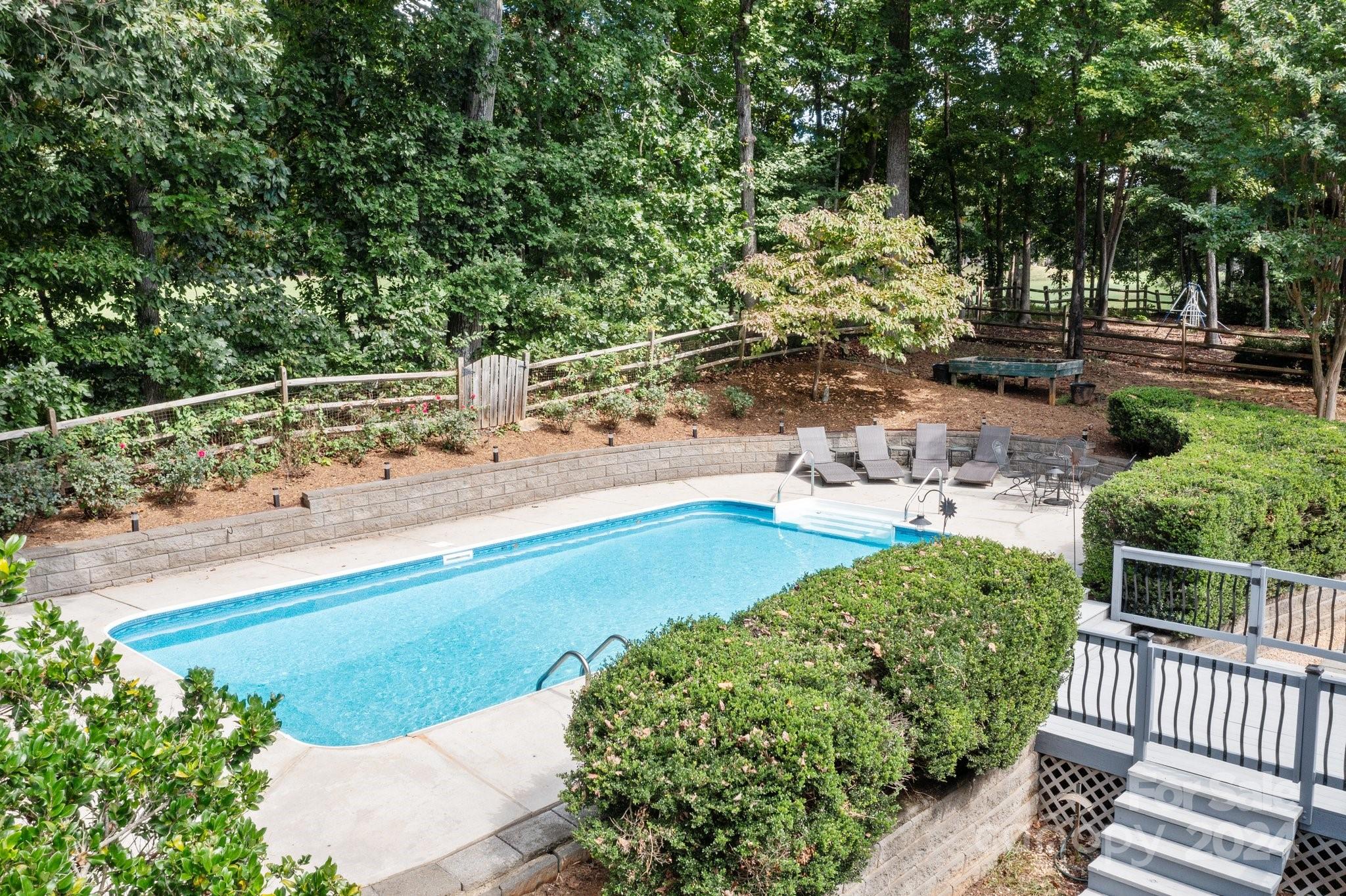 190 Montrose Drive