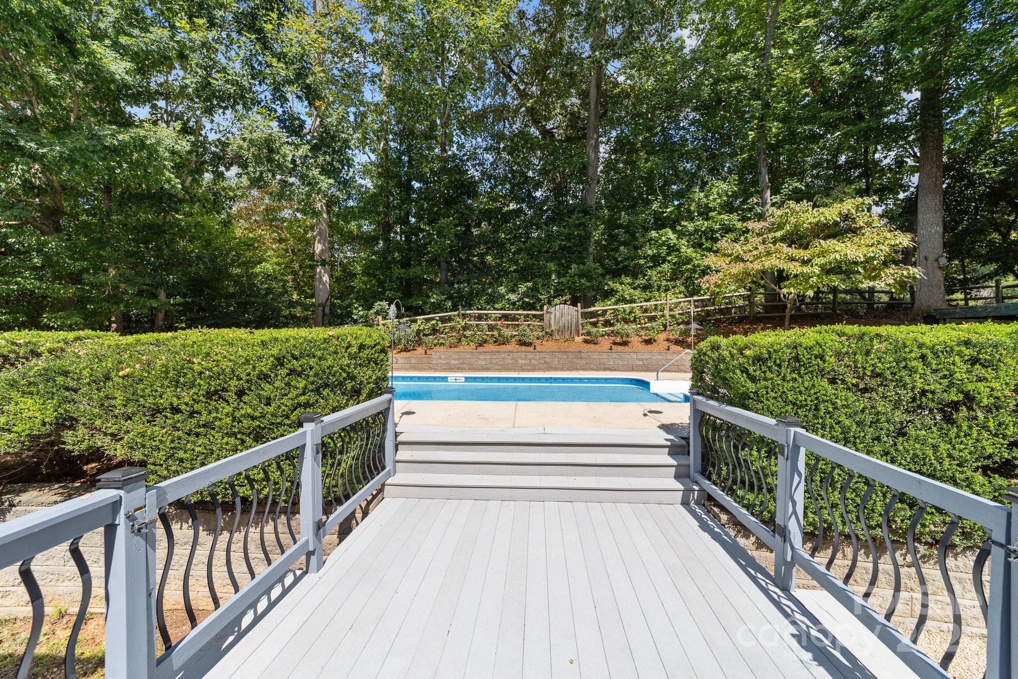 190 Montrose Drive