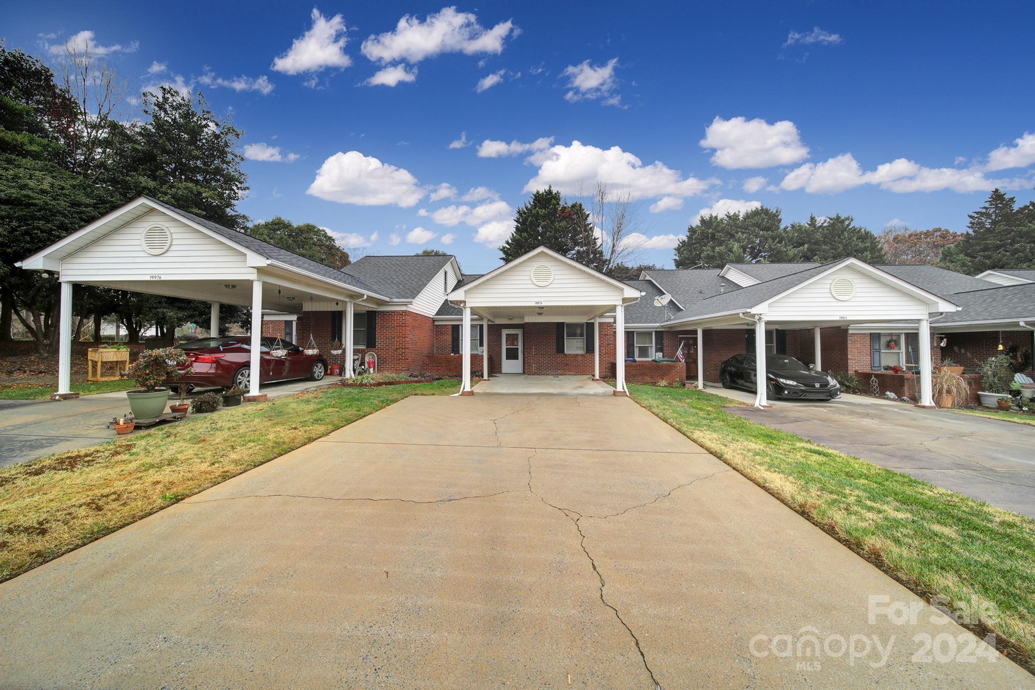 19974 Oak Leaf Circle