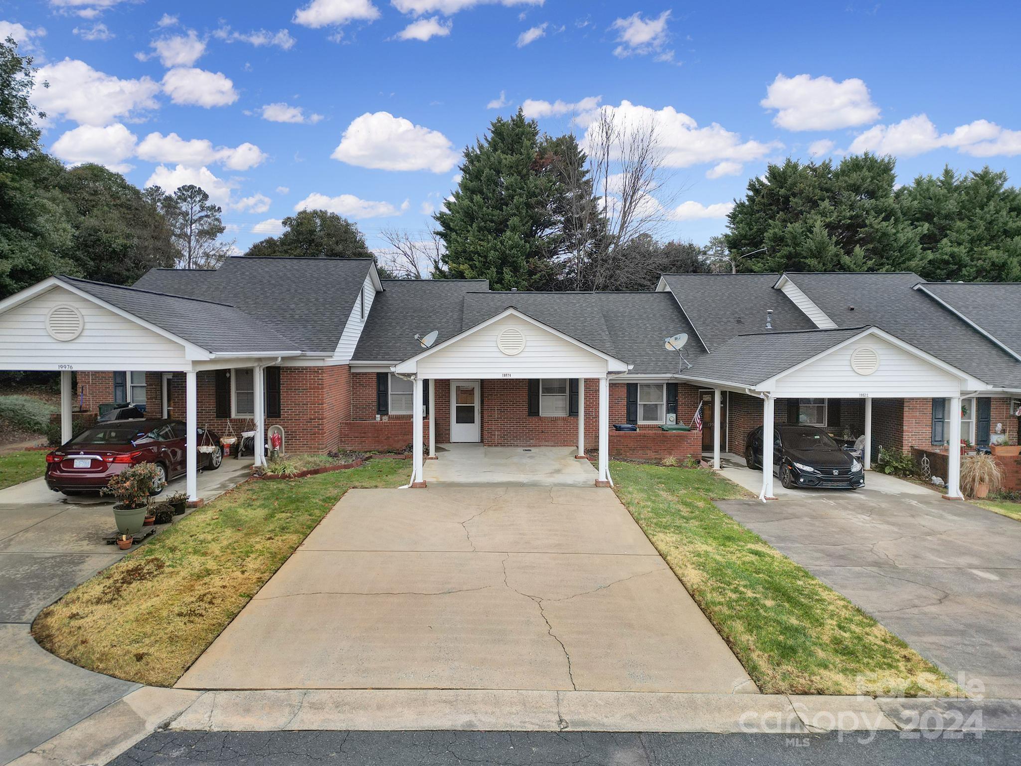 19974 Oak Leaf Circle