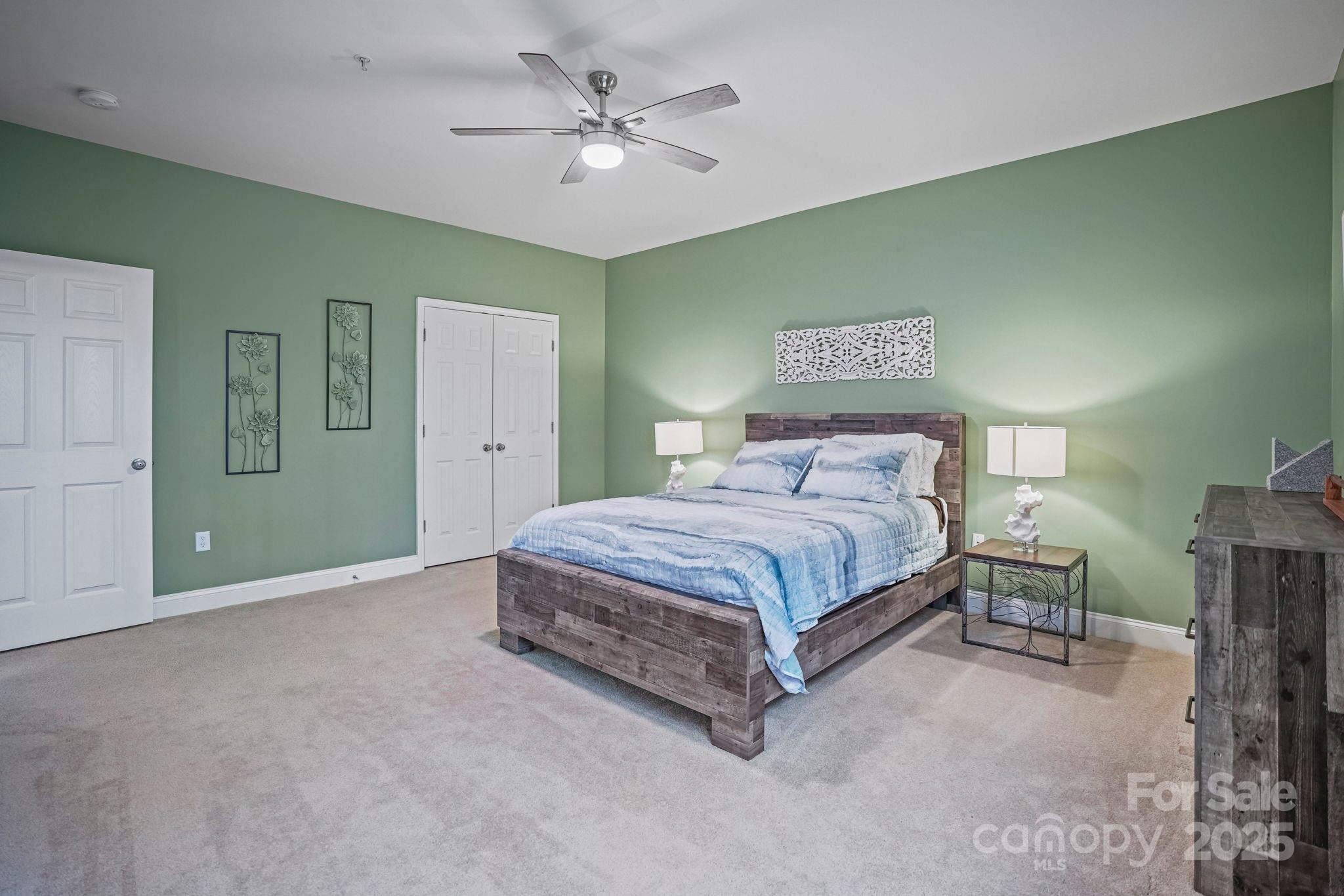 8905 Rosalyn Glen Road