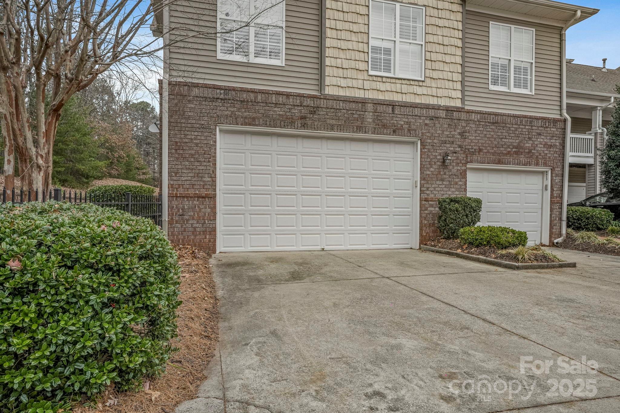 8905 Rosalyn Glen Road