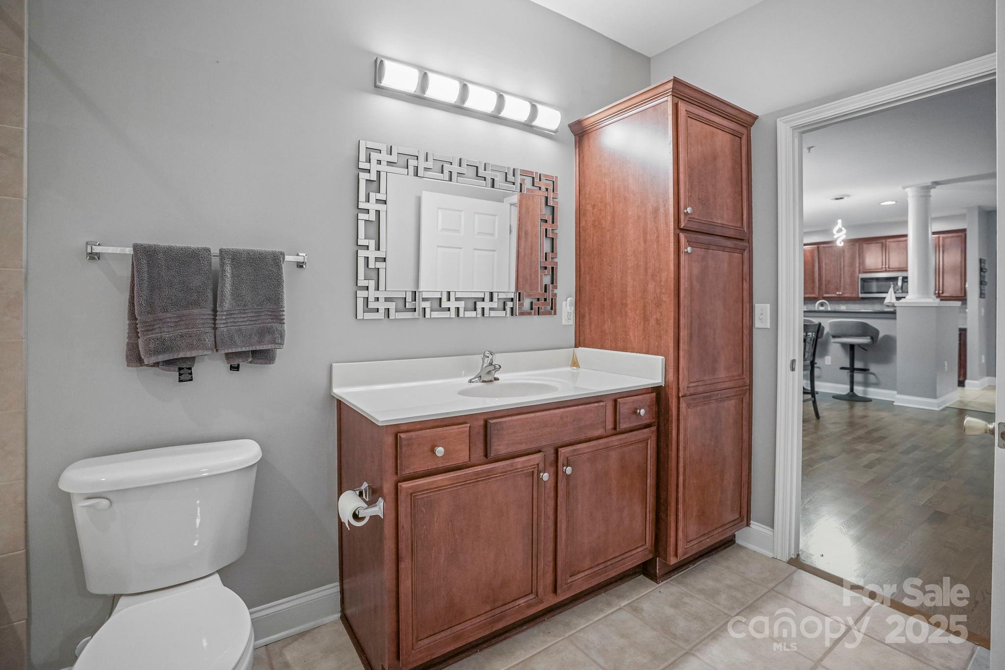8905 Rosalyn Glen Road