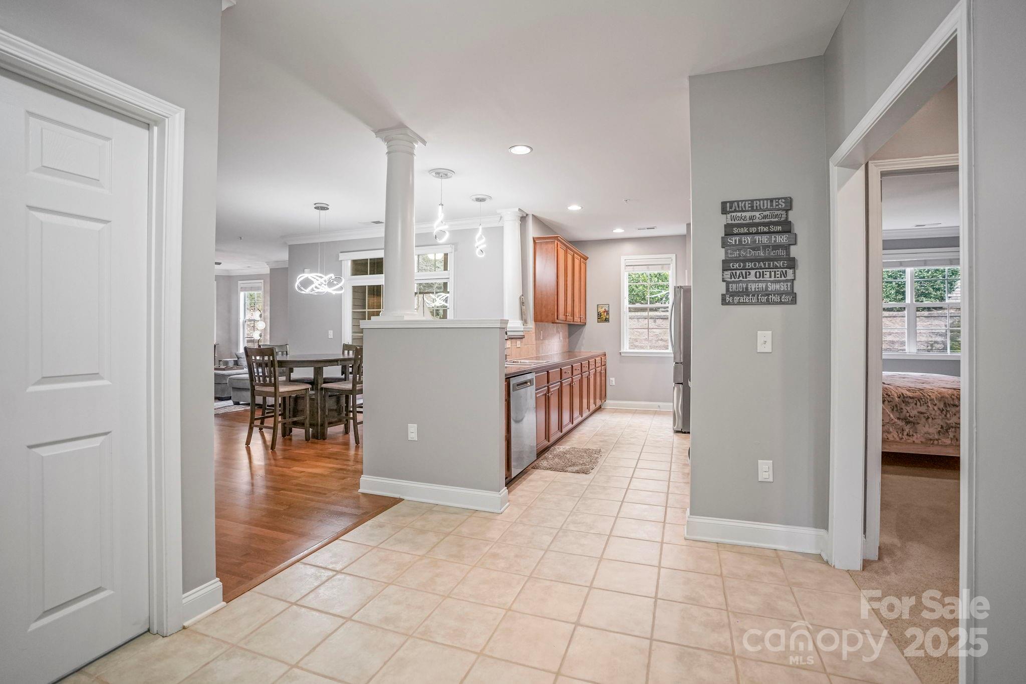8905 Rosalyn Glen Road