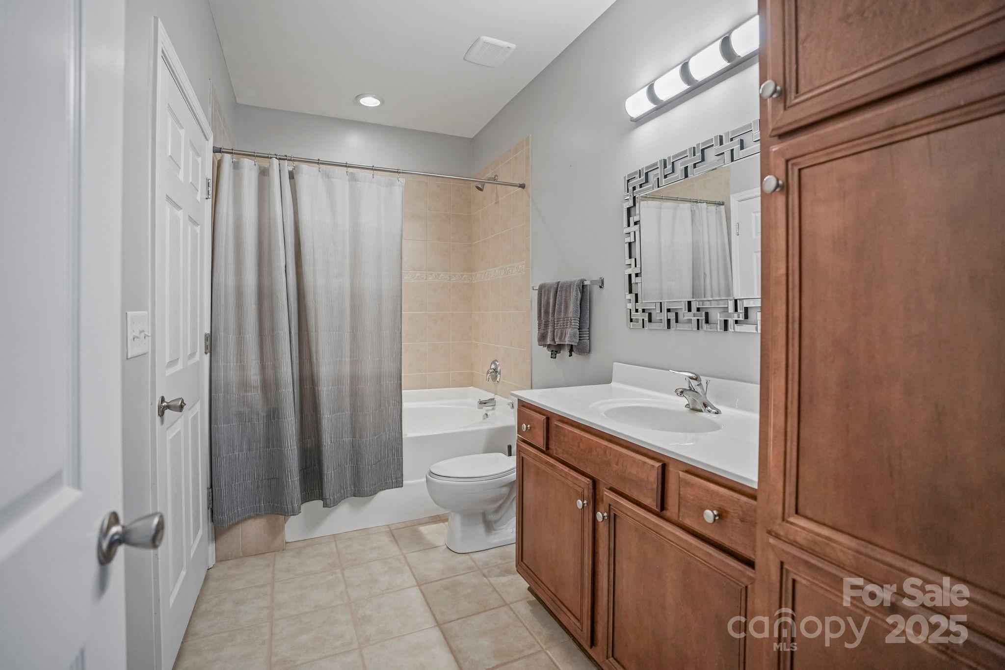 8905 Rosalyn Glen Road