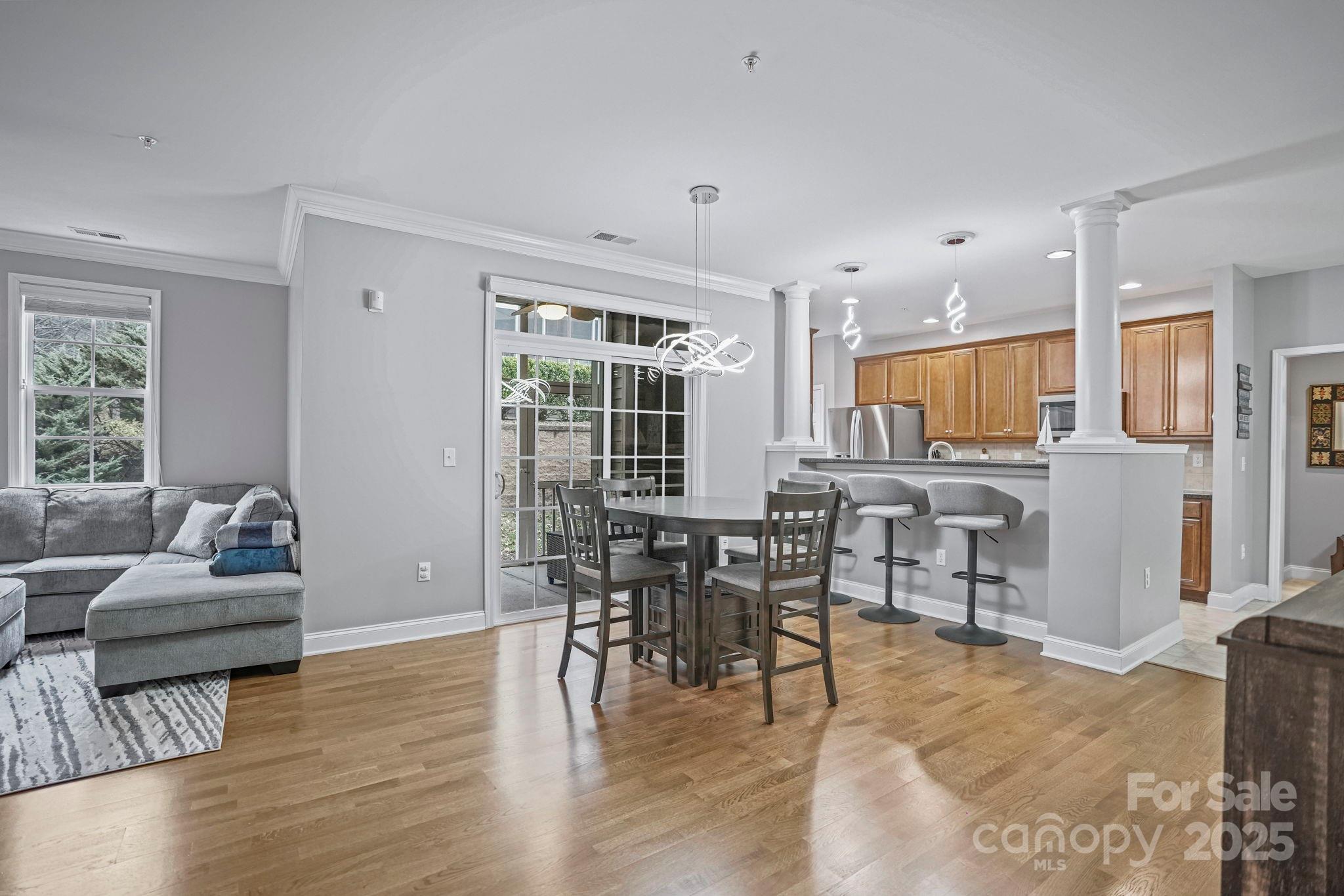 8905 Rosalyn Glen Road
