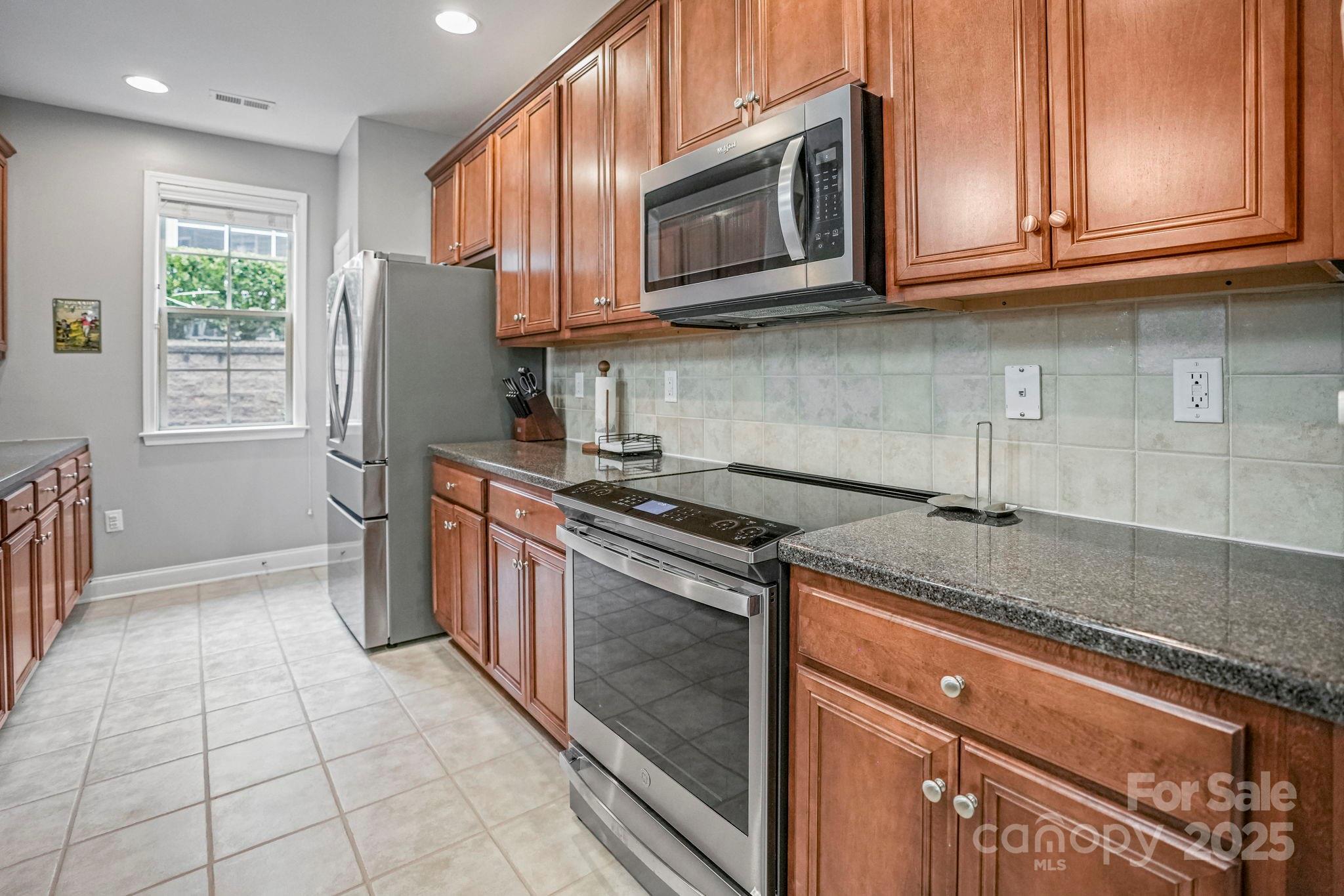 8905 Rosalyn Glen Road