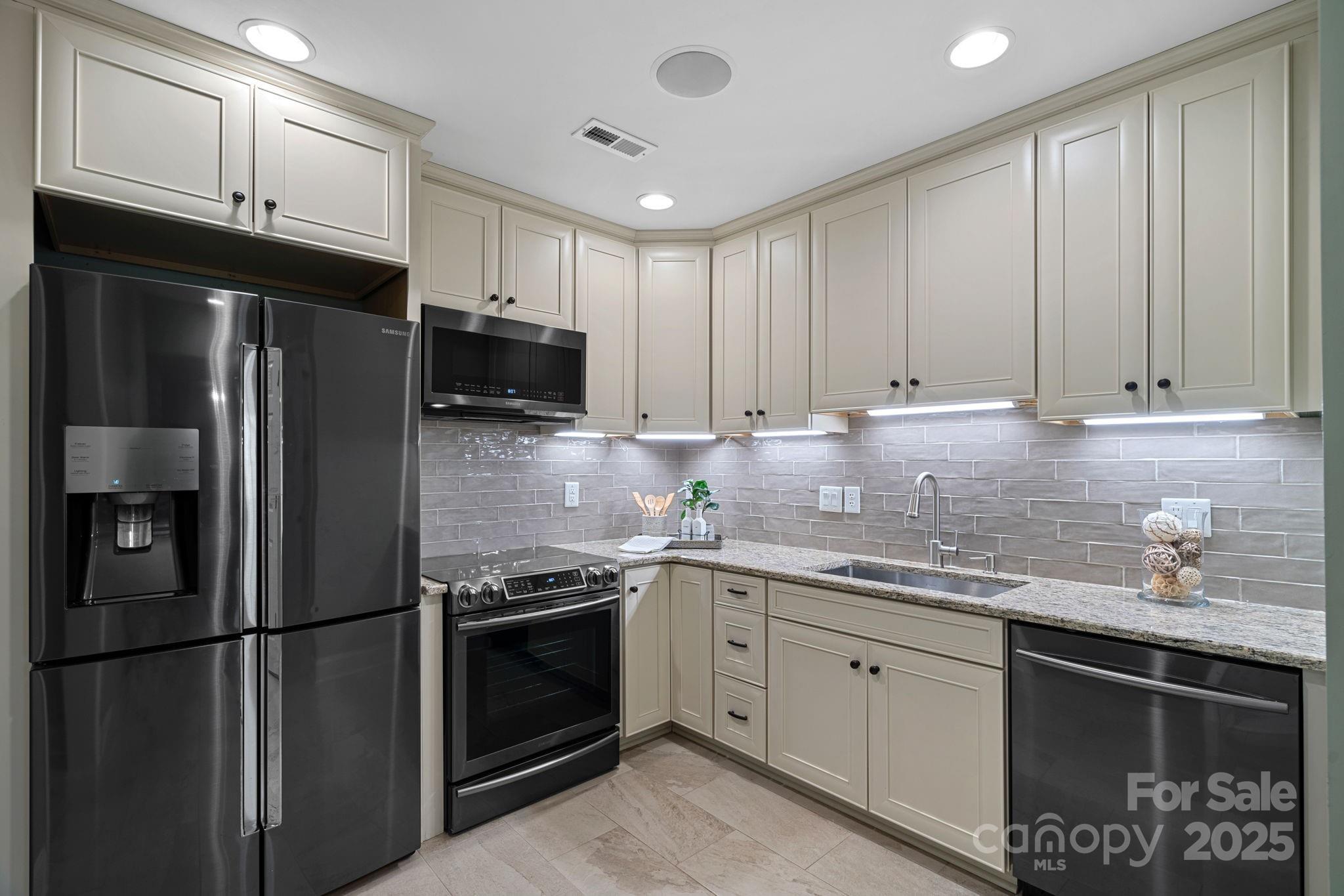 6040 Graburn's Ford Drive