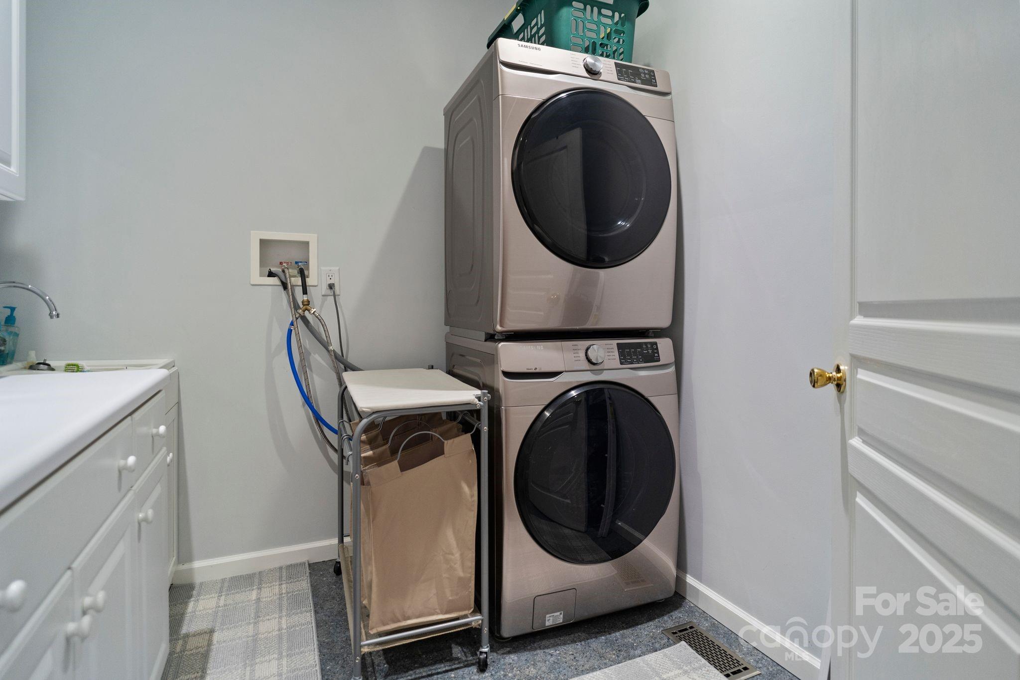 2200 Capes Cove Drive