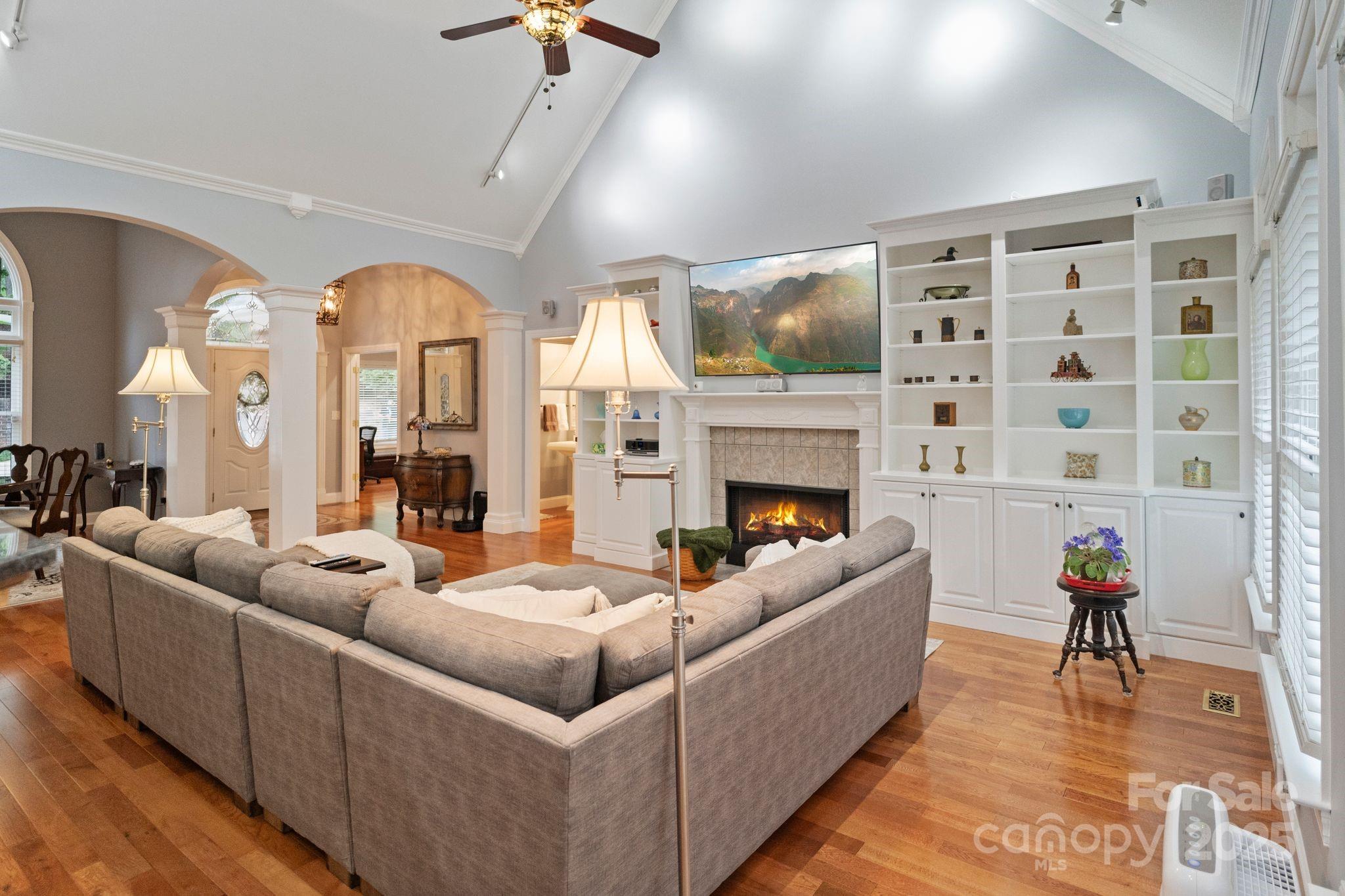 2200 Capes Cove Drive