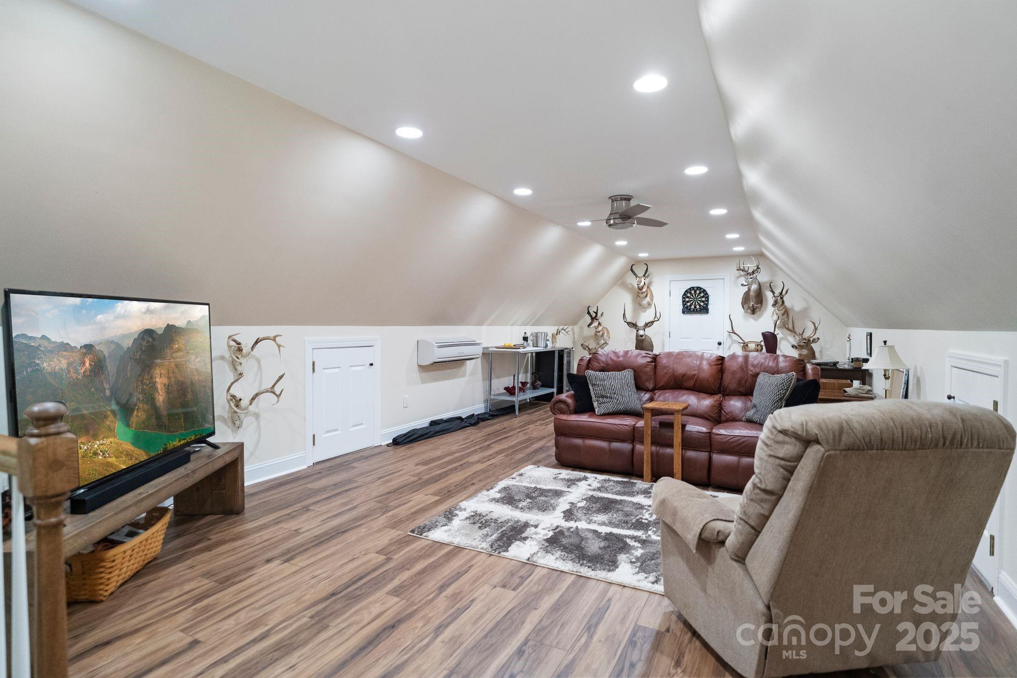 2200 Capes Cove Drive