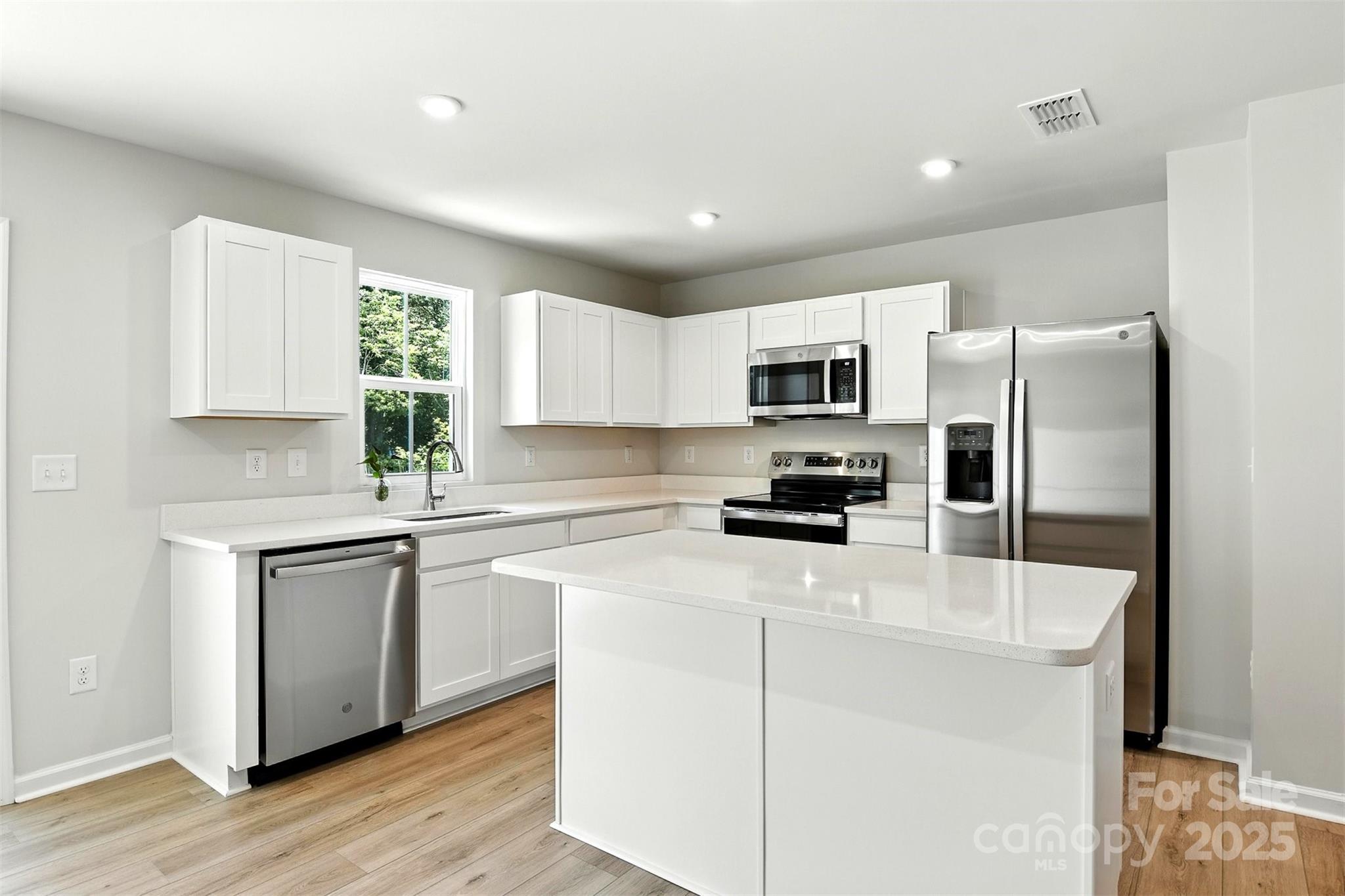 1525 39th Avenue Loop NE Unit: 4