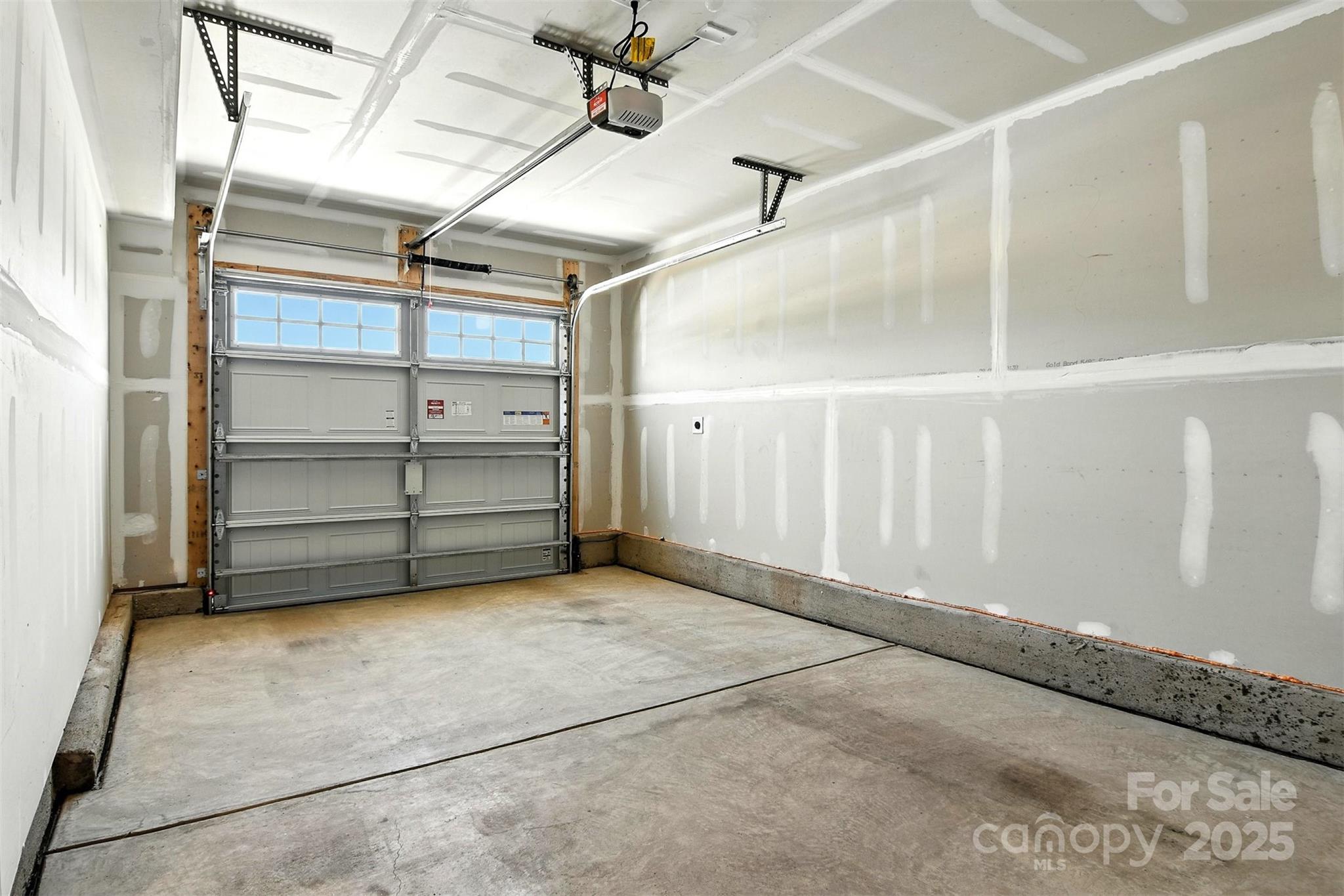 1525 39th Avenue Loop NE Unit: 4