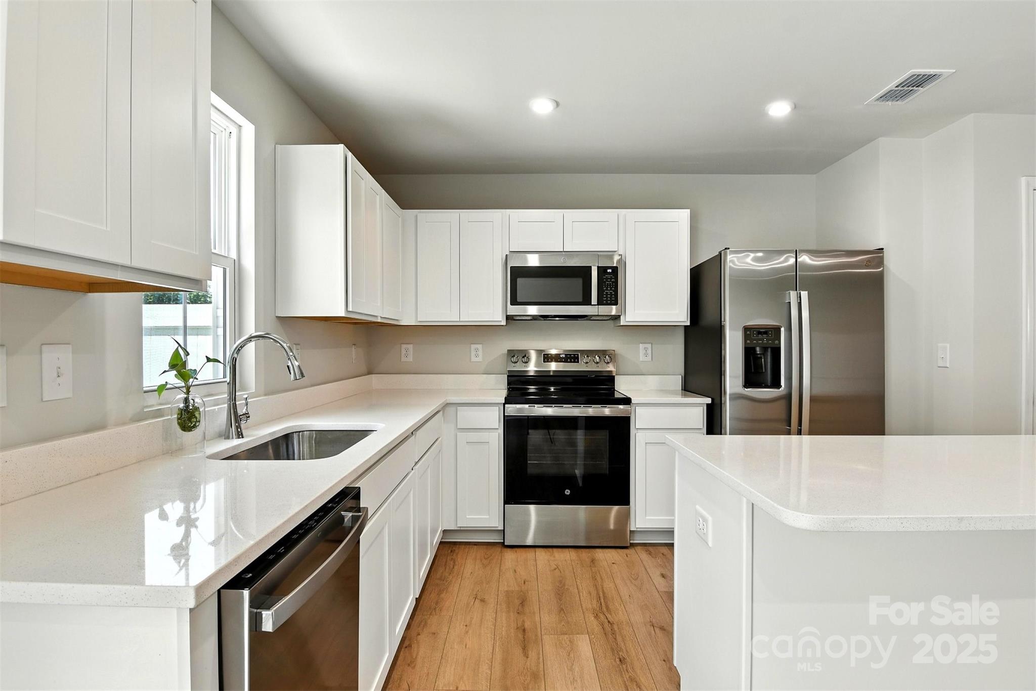 1525 39th Avenue Loop NE Unit: 4