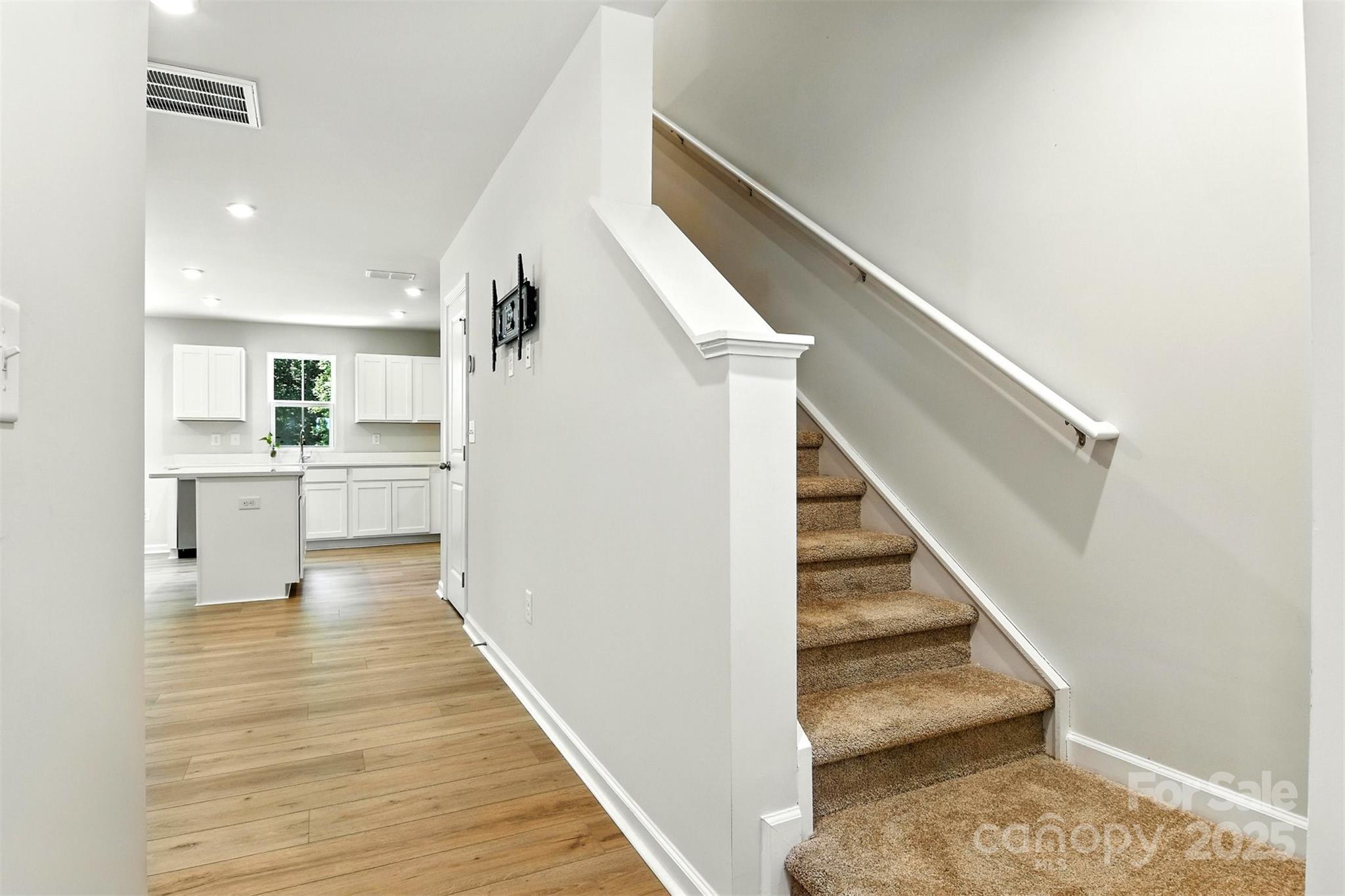 1525 39th Avenue Loop NE Unit: 4