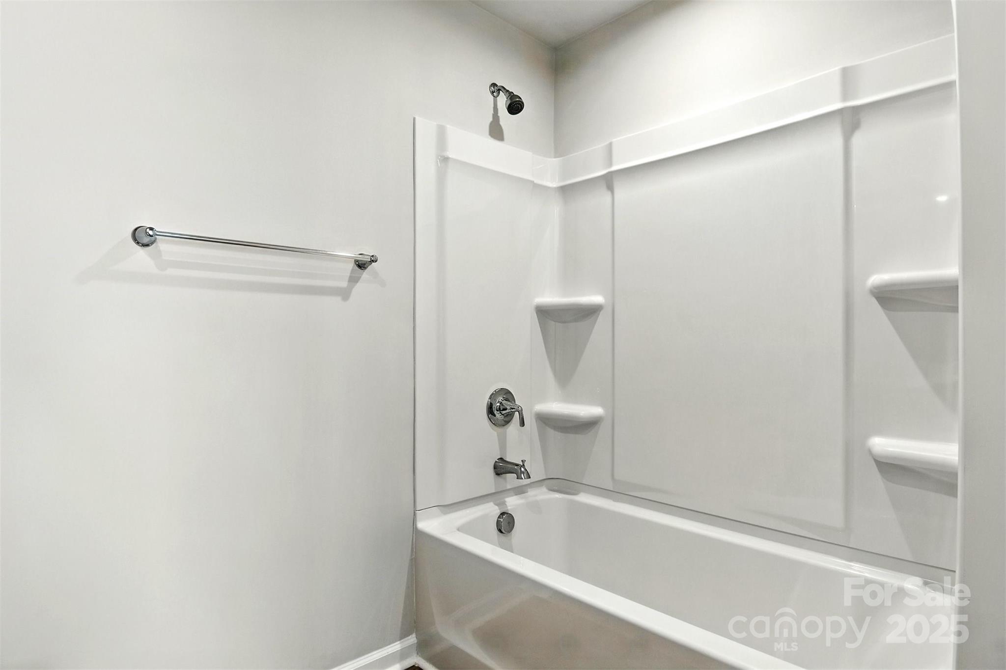 1525 39th Avenue Loop NE Unit: 4