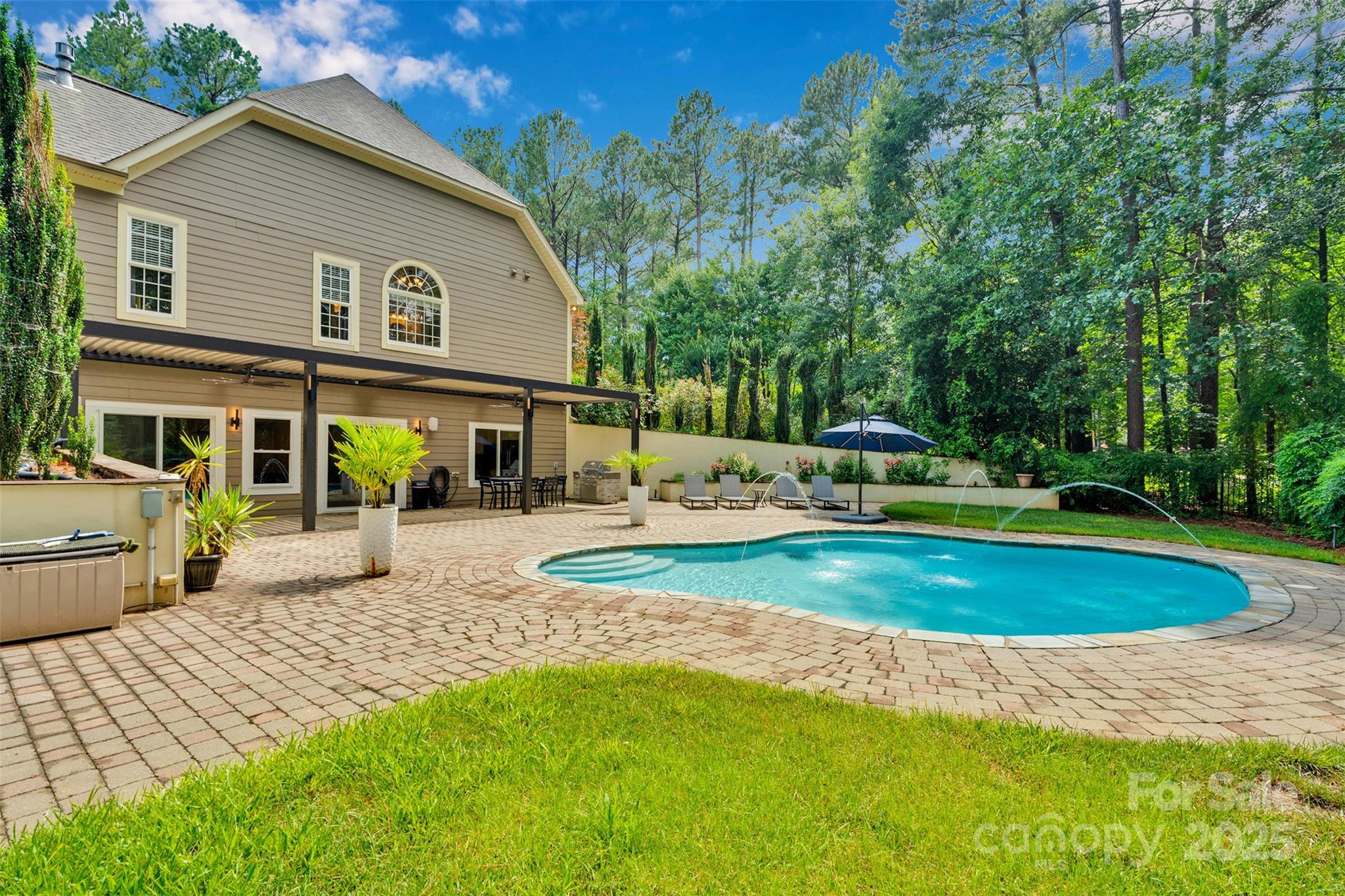 4552 Sawgrass Court