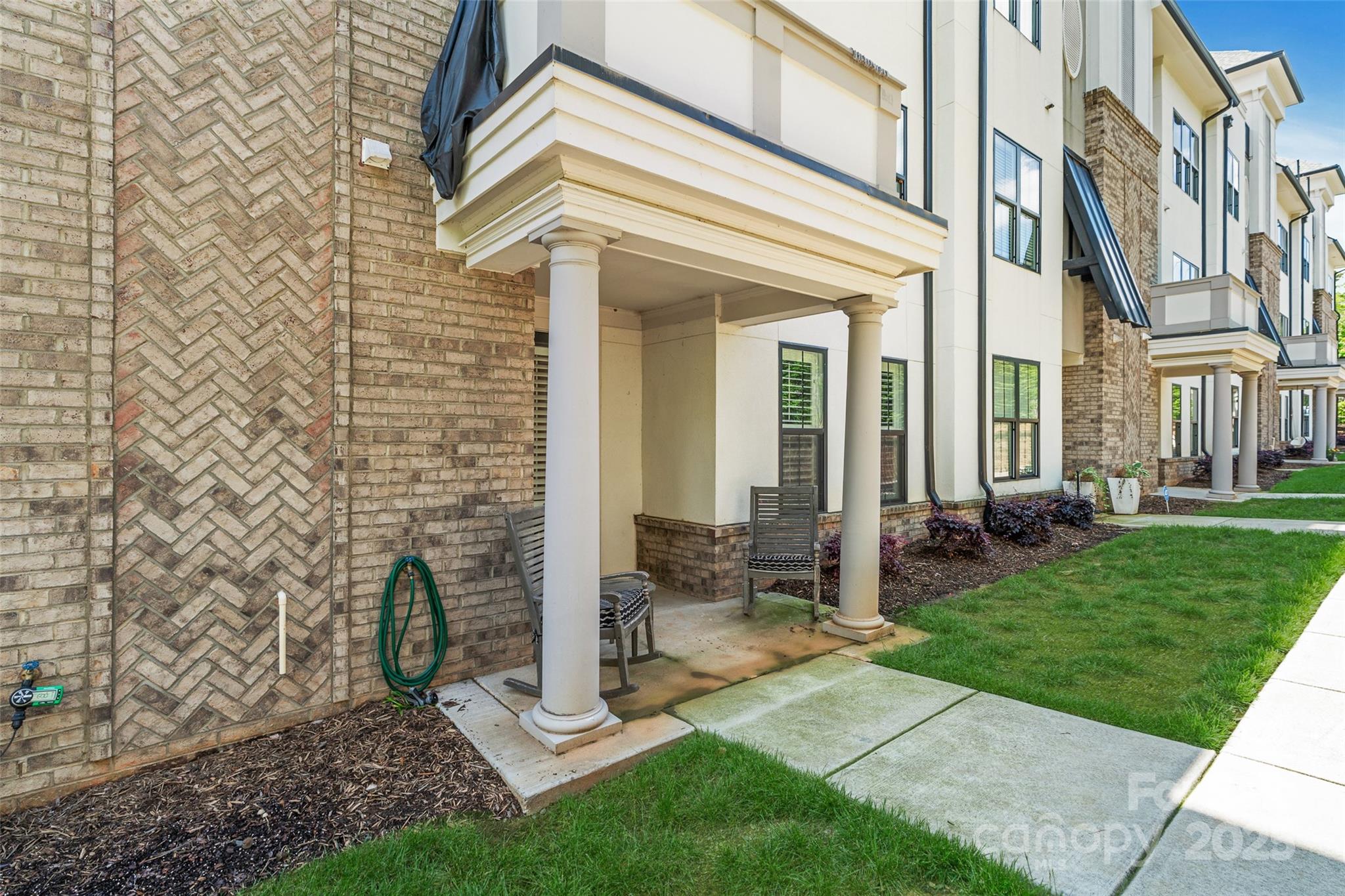 1111 Parkside Greenway Drive