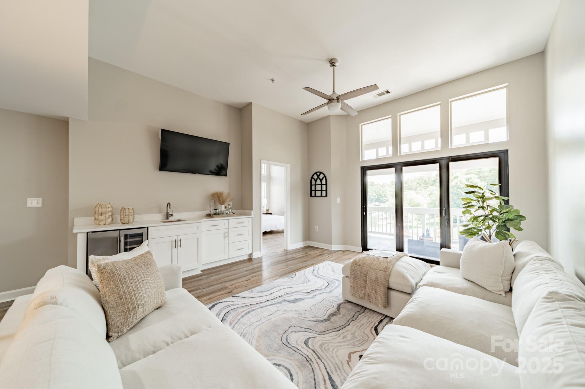 104 Pier 33 Drive Unit: 303