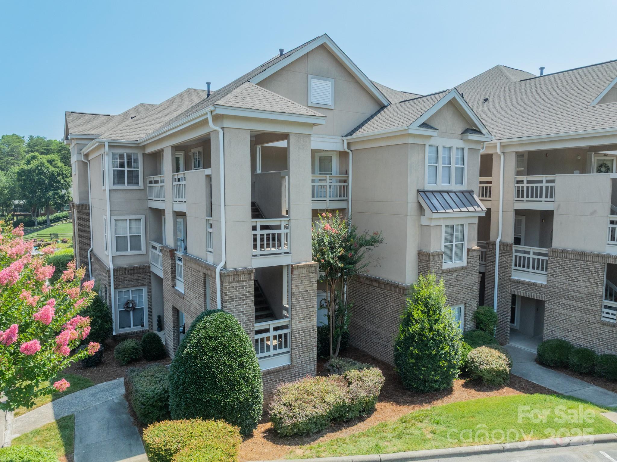 104 Pier 33 Drive Unit: 303