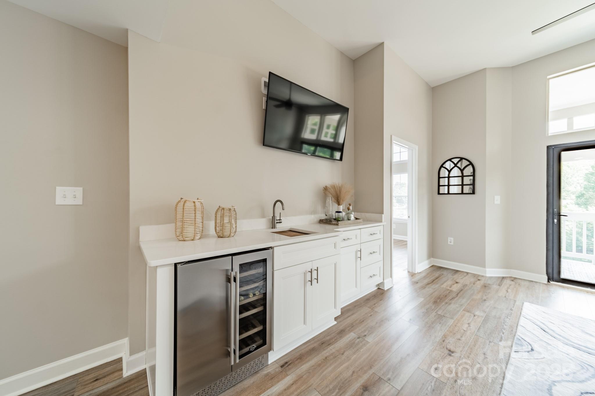 104 Pier 33 Drive Unit: 303