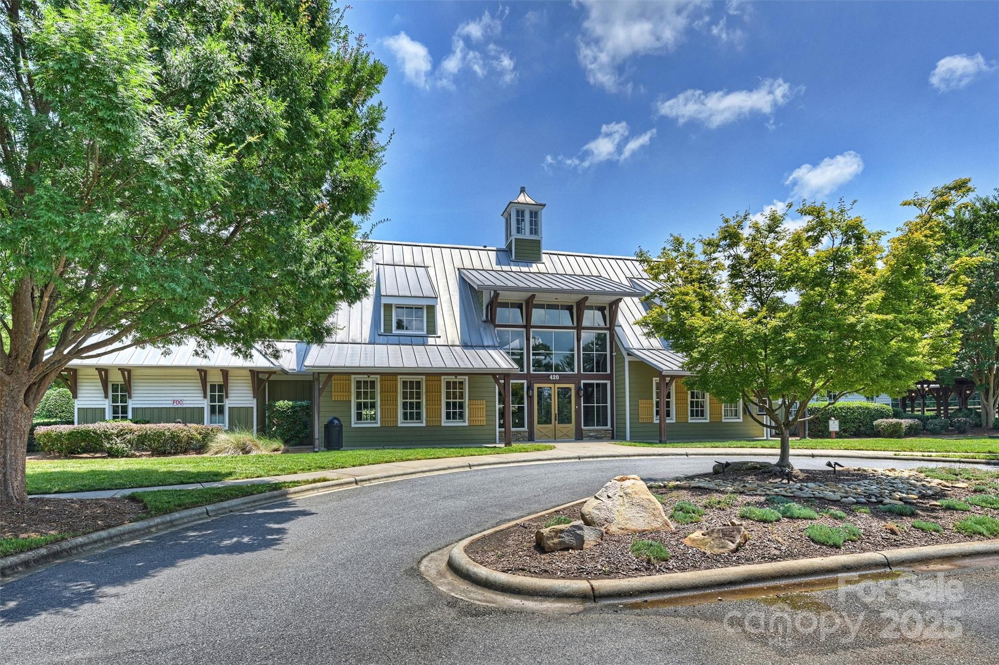 139 E Callicutt Trail