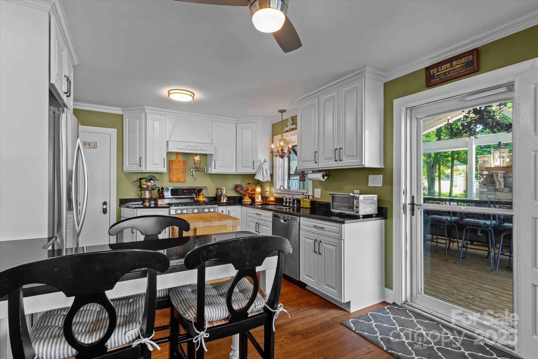 754 Lakeview Shores Loop