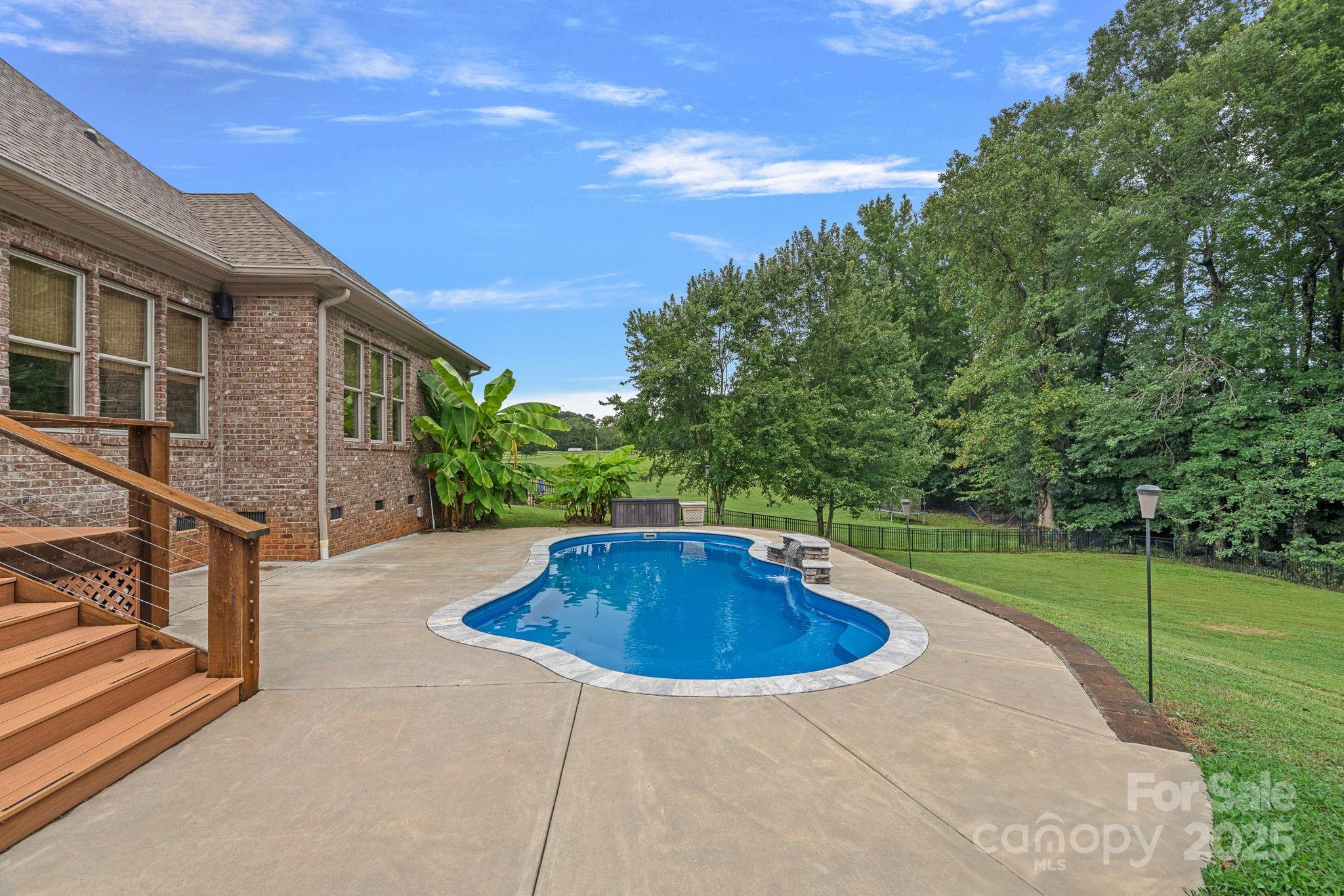 175 Savannah Crossing Drive