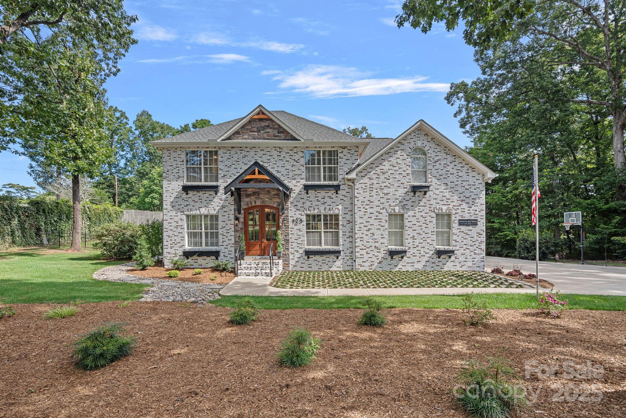 125 Woodstream Circle