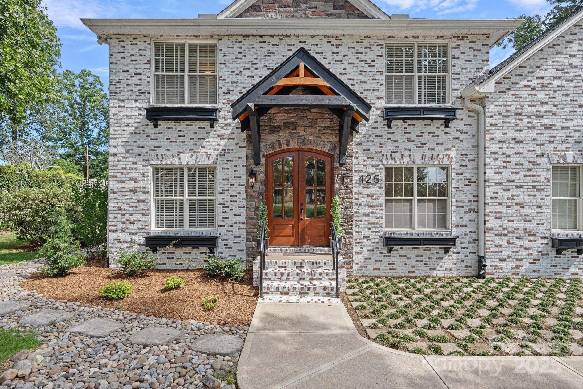 125 Woodstream Circle