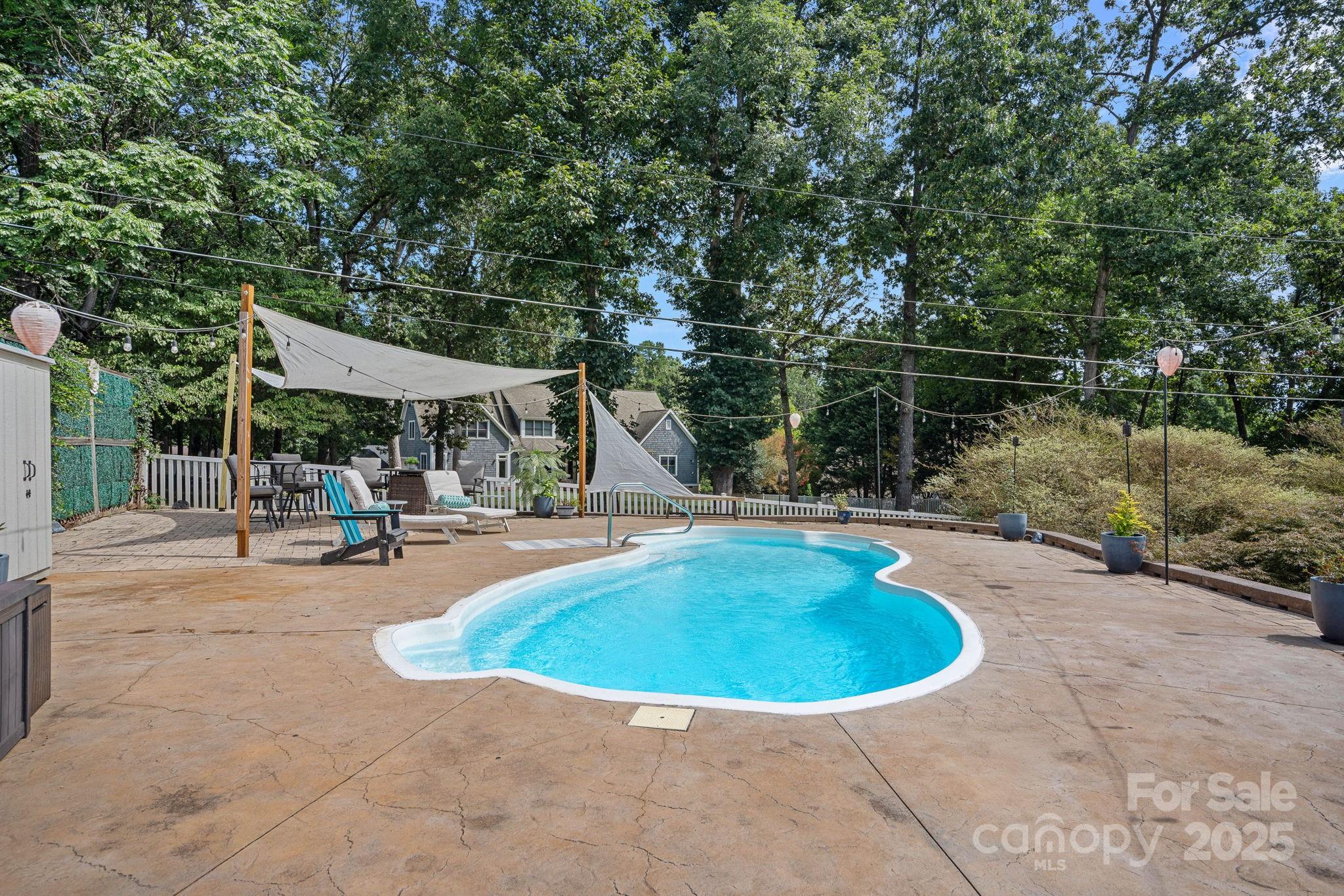 125 Woodstream Circle