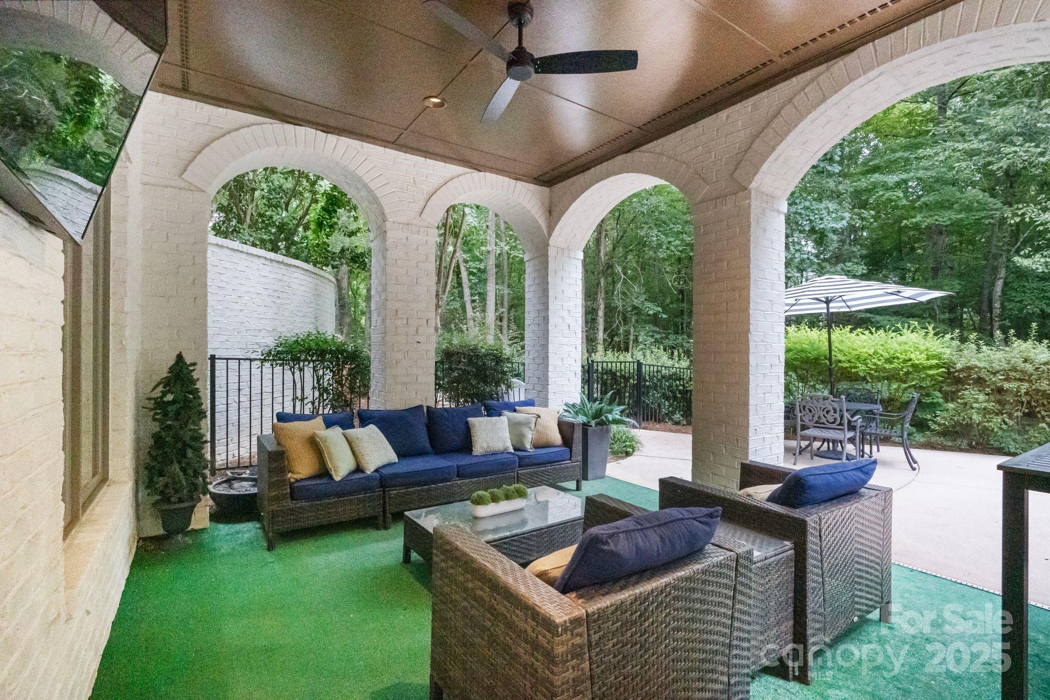 105 Breakwater Court