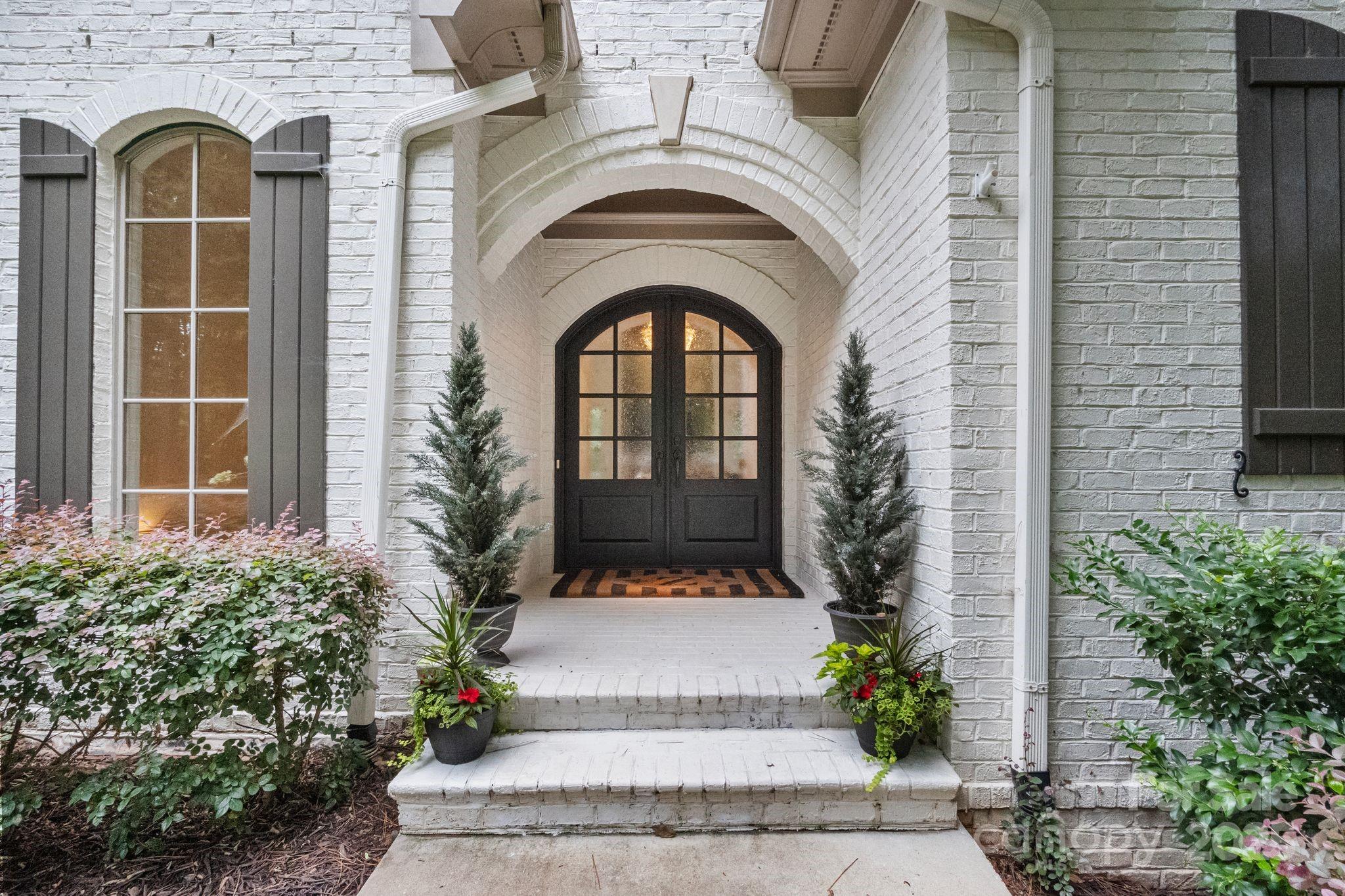 105 Breakwater Court