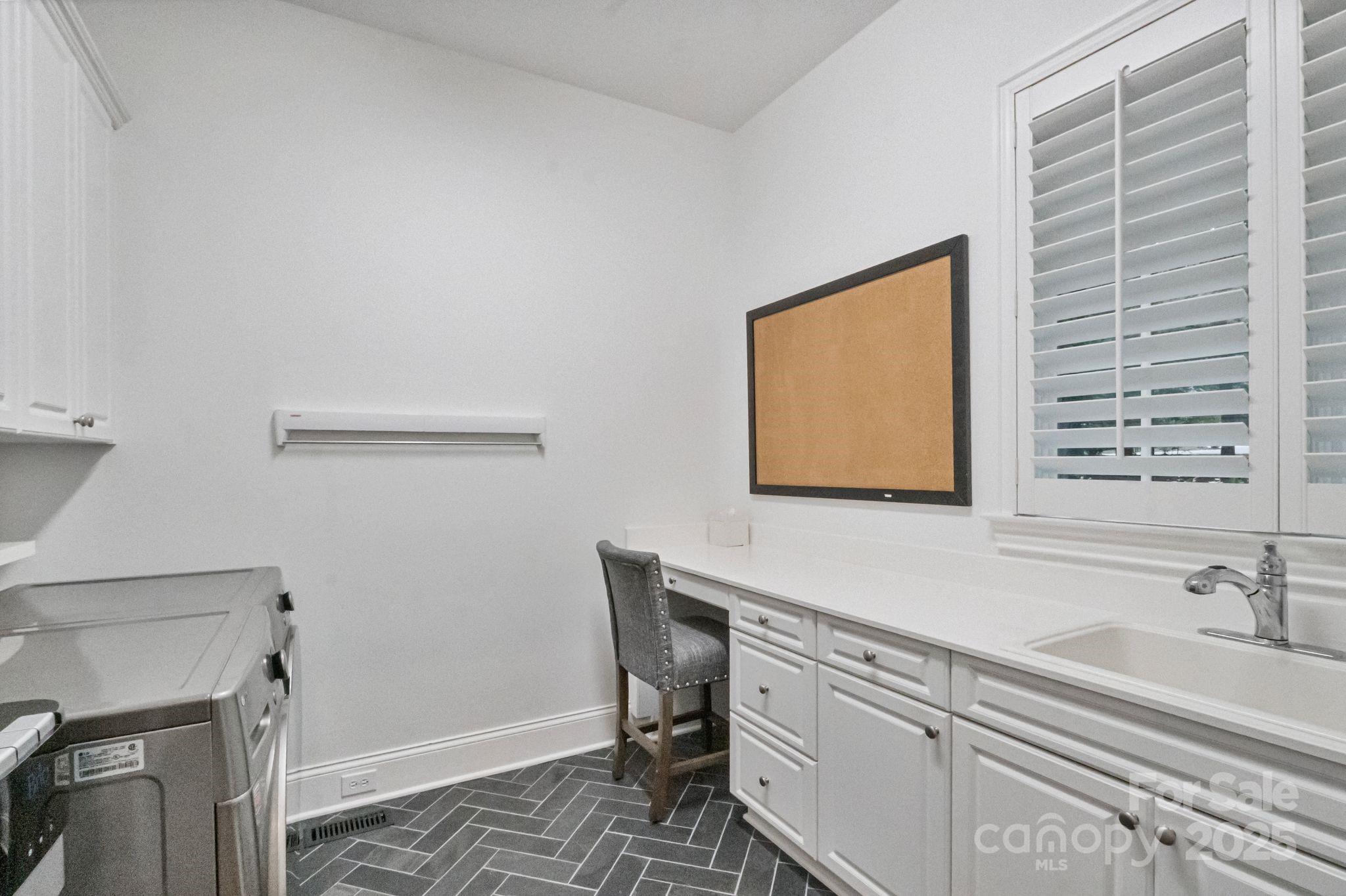 105 Breakwater Court