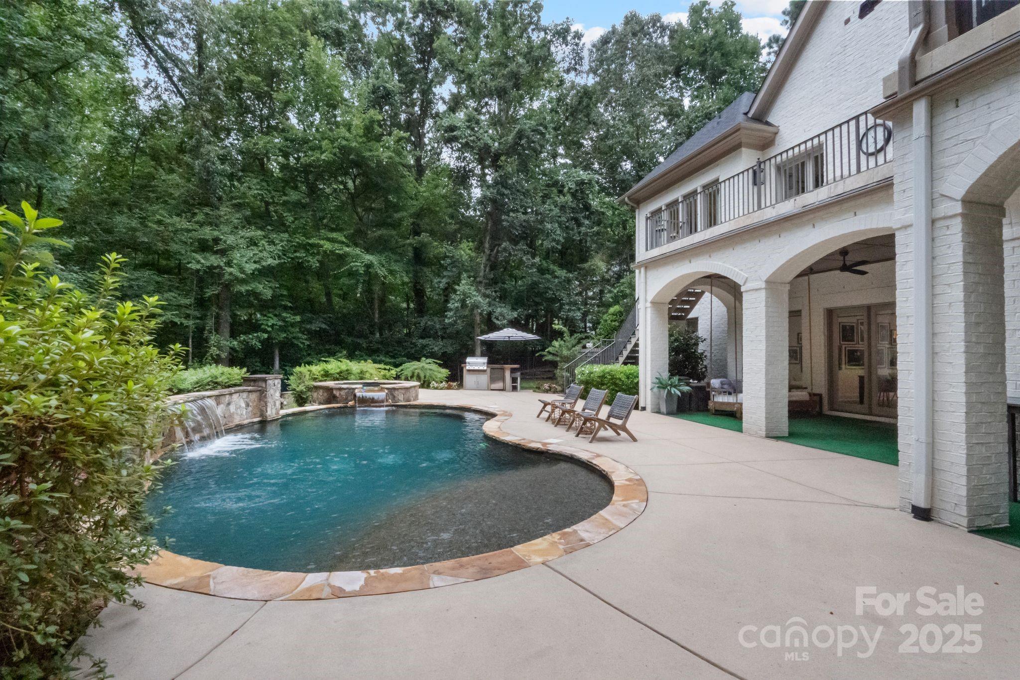 105 Breakwater Court