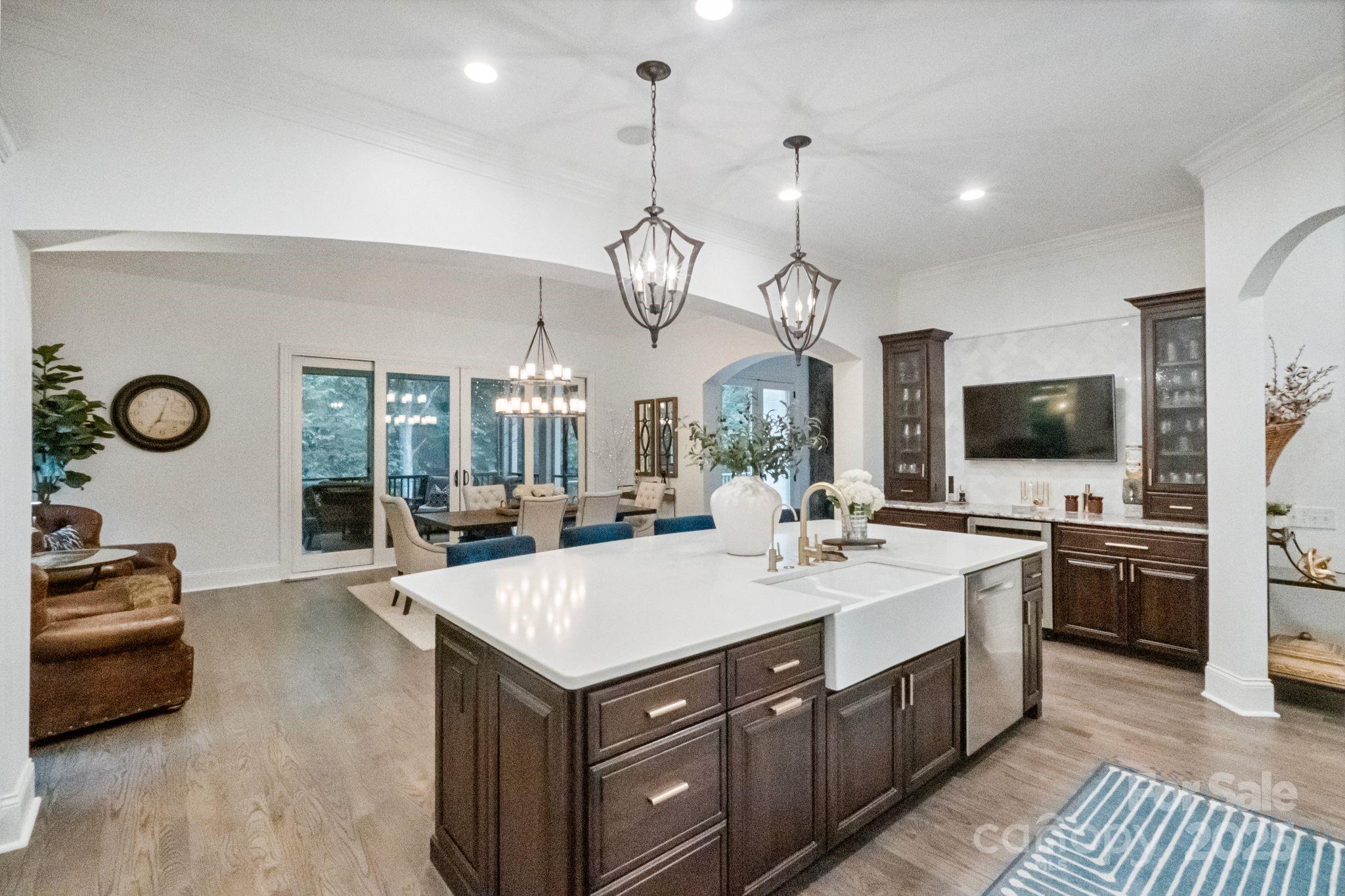 105 Breakwater Court