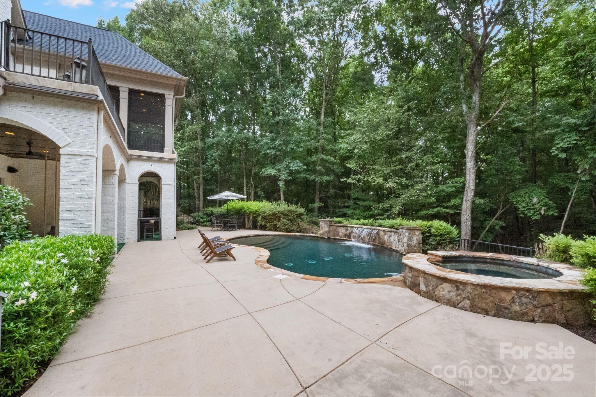 105 Breakwater Court