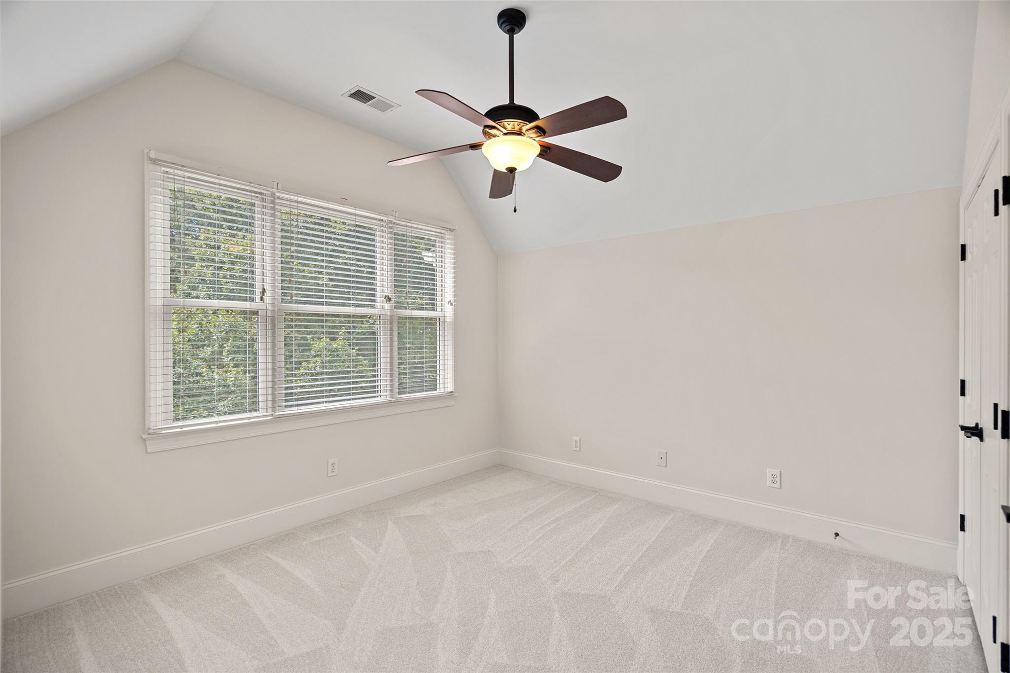 122 Pin Oak Lane