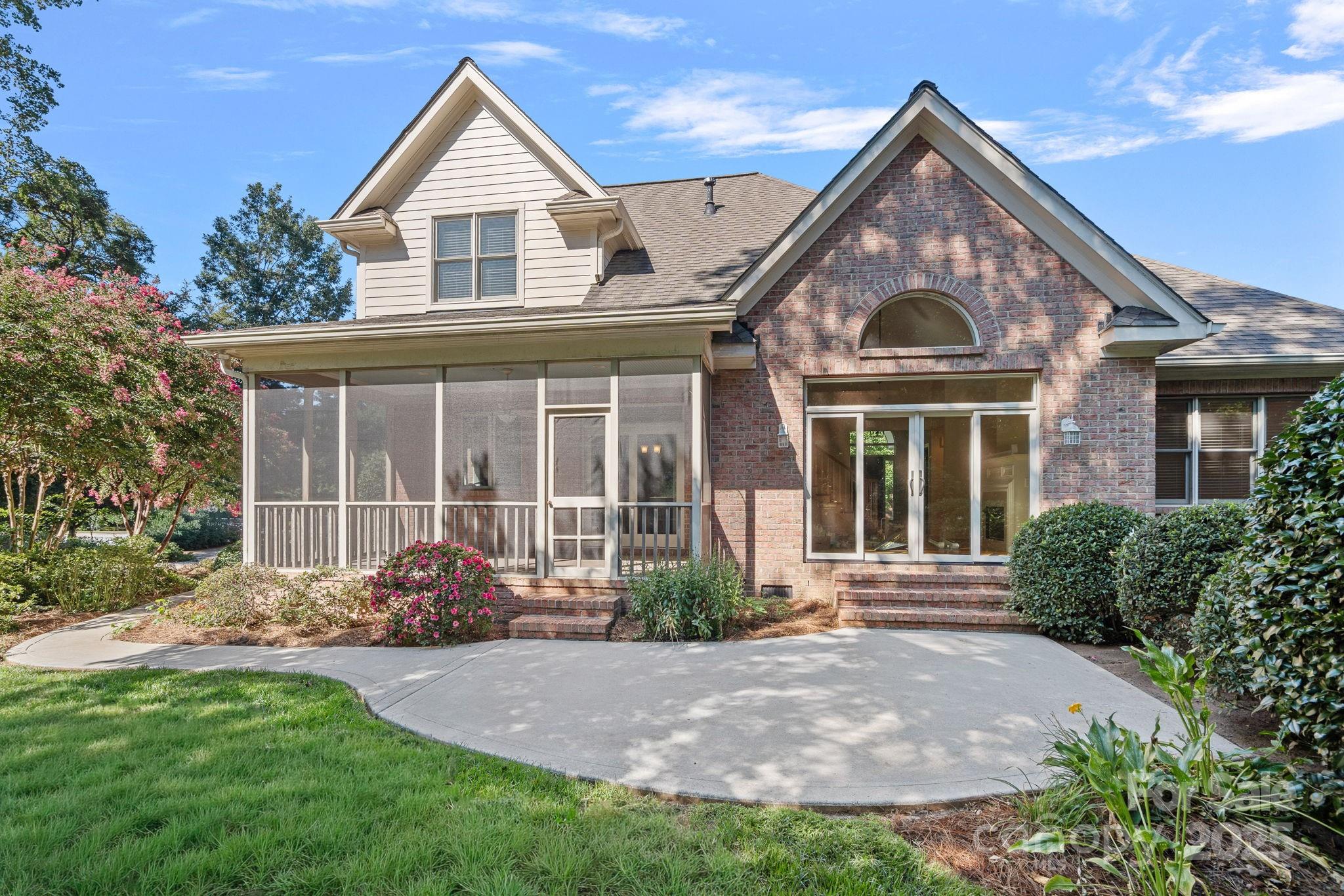122 Pin Oak Lane