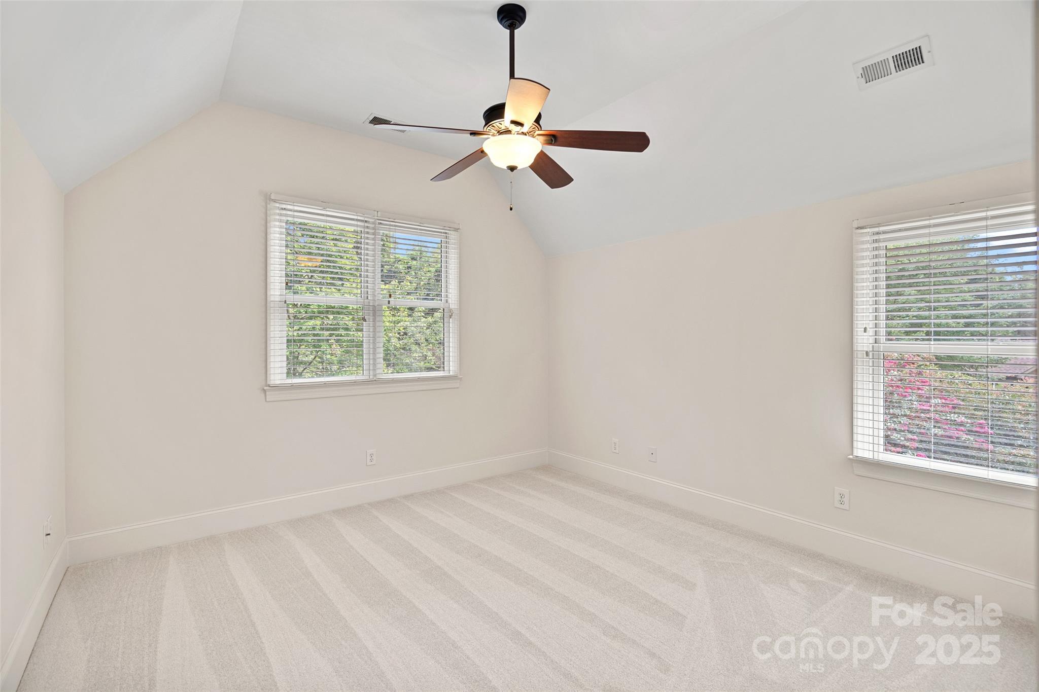 122 Pin Oak Lane