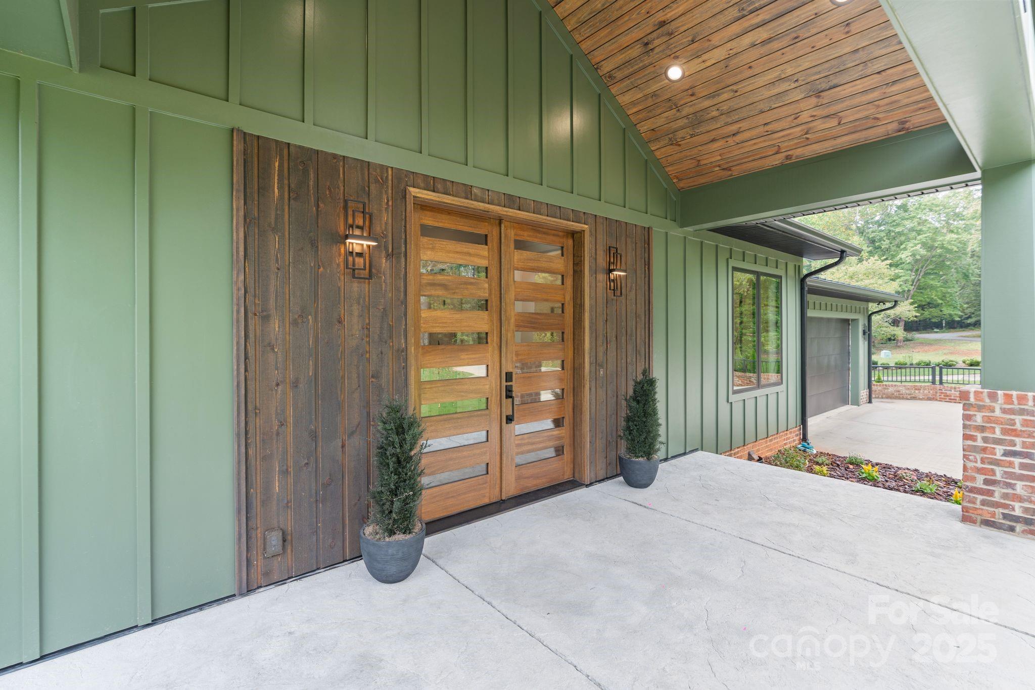 7067 Wateredge Drive