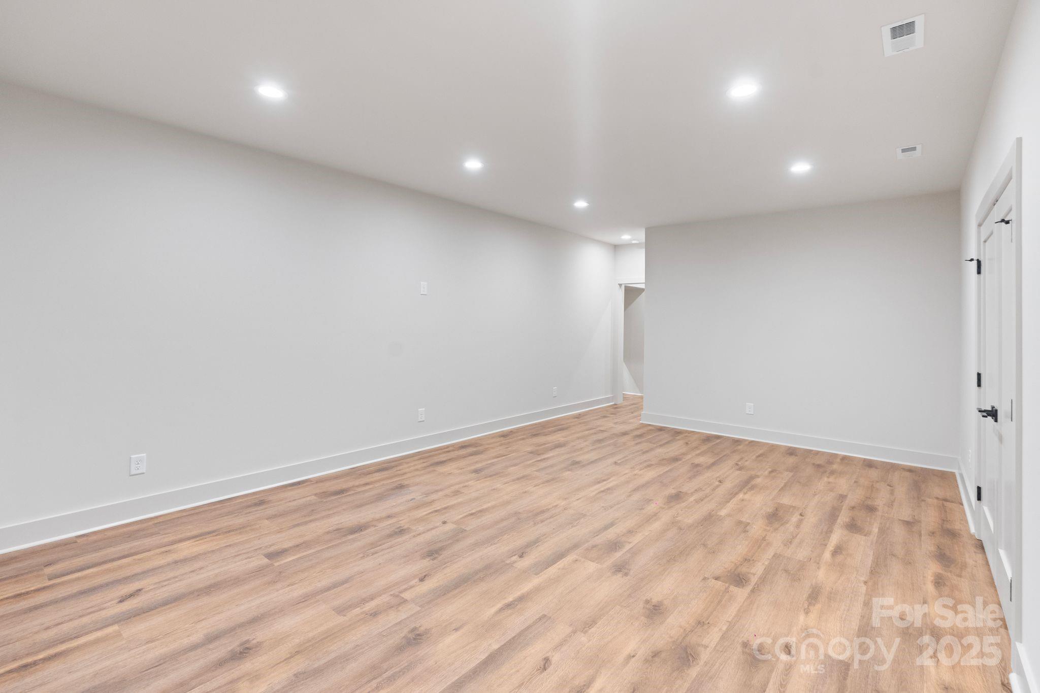 7067 Wateredge Drive