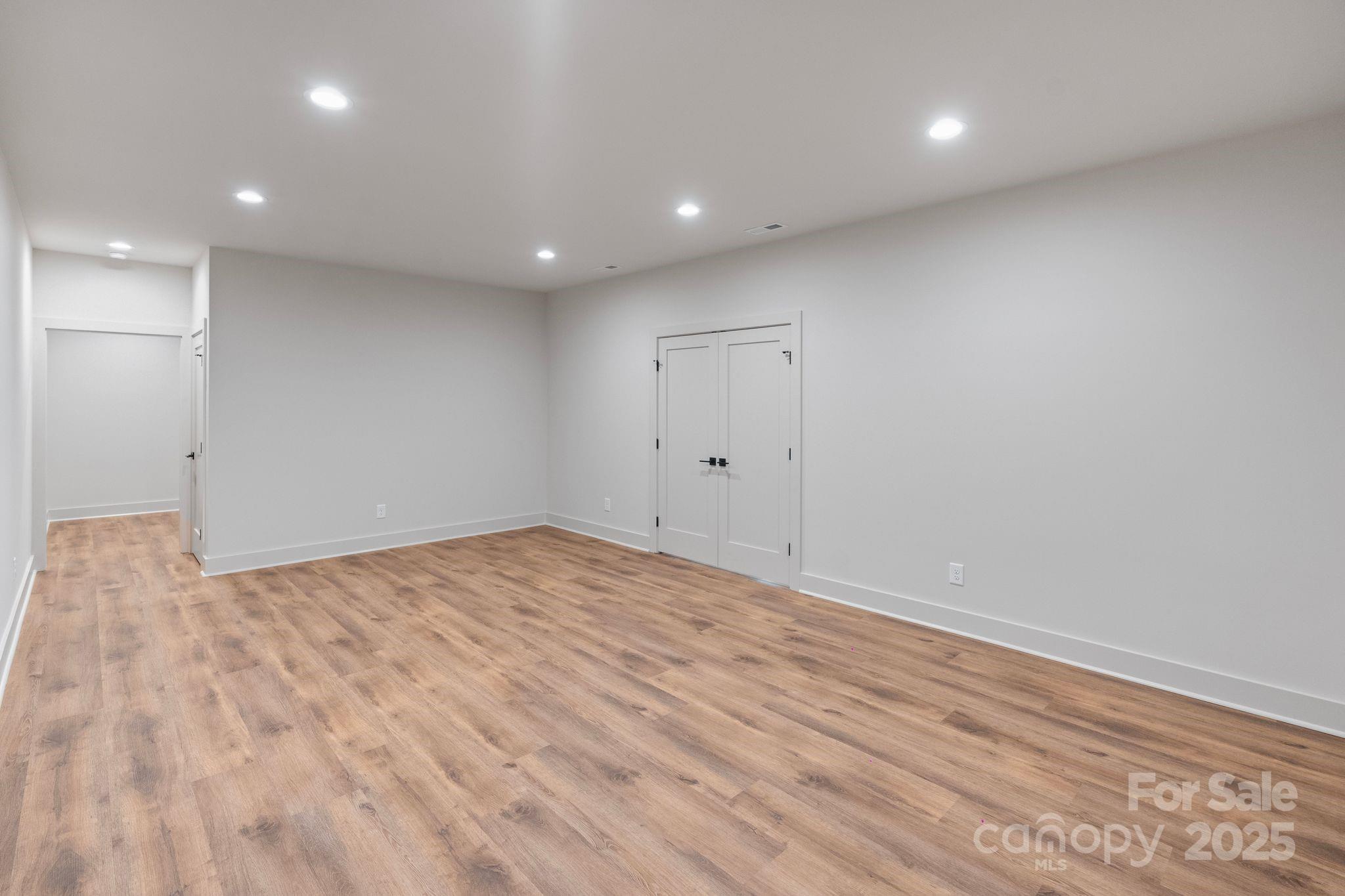 7067 Wateredge Drive