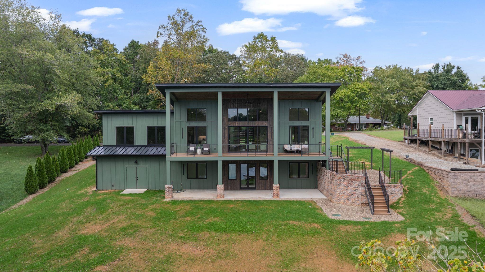 7067 Wateredge Drive