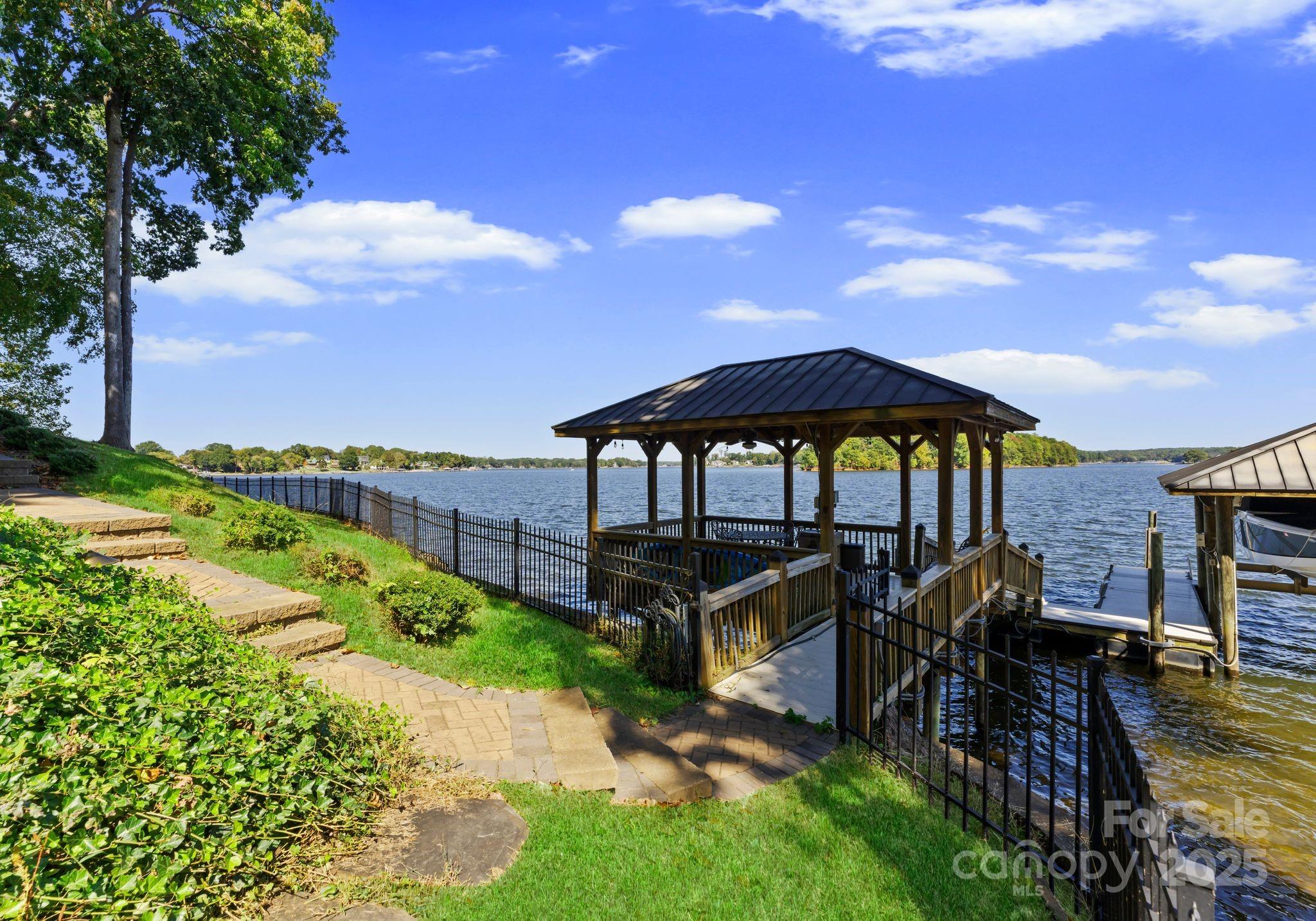 115 Emerald Point Lane