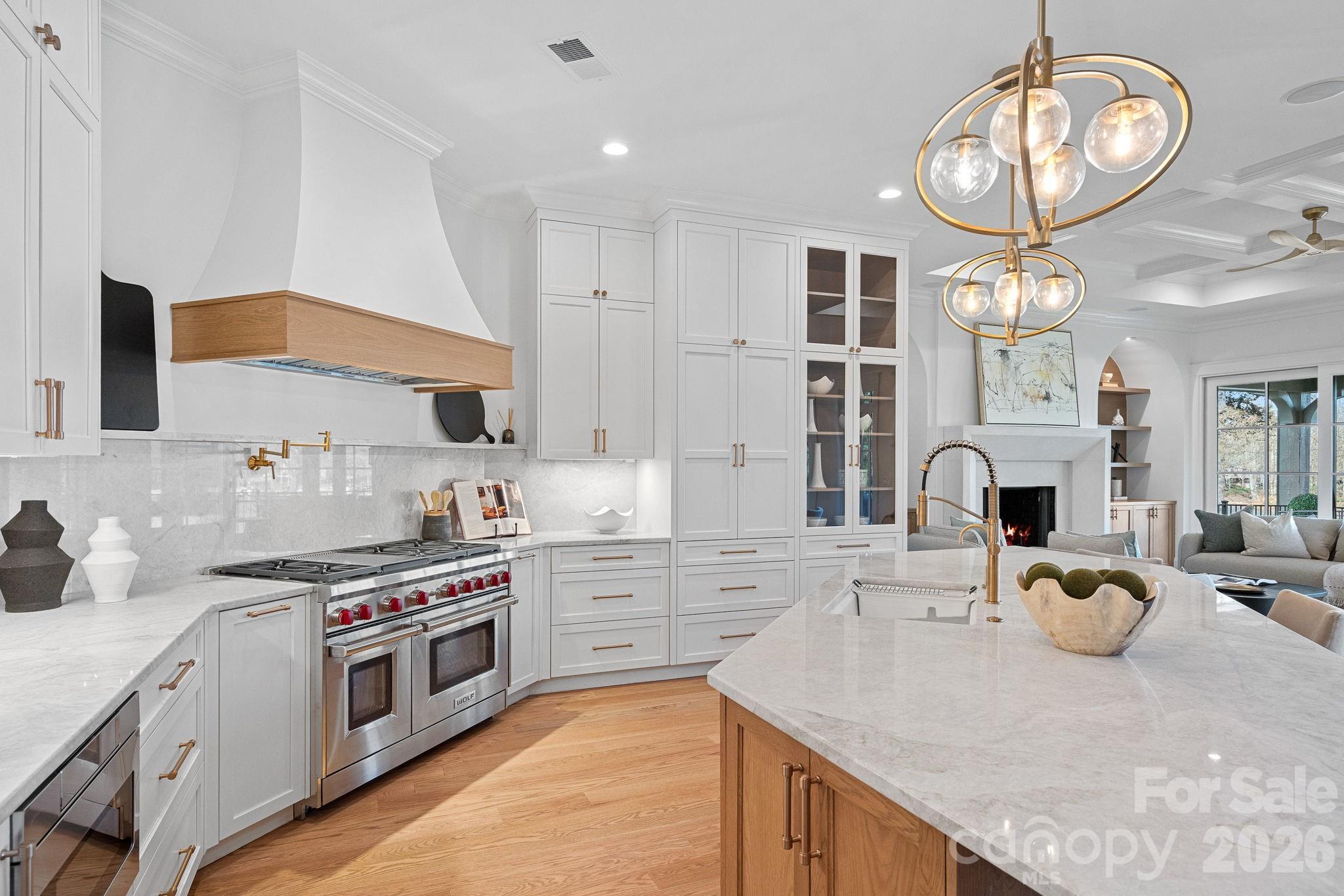 101 S Longfellow Lane