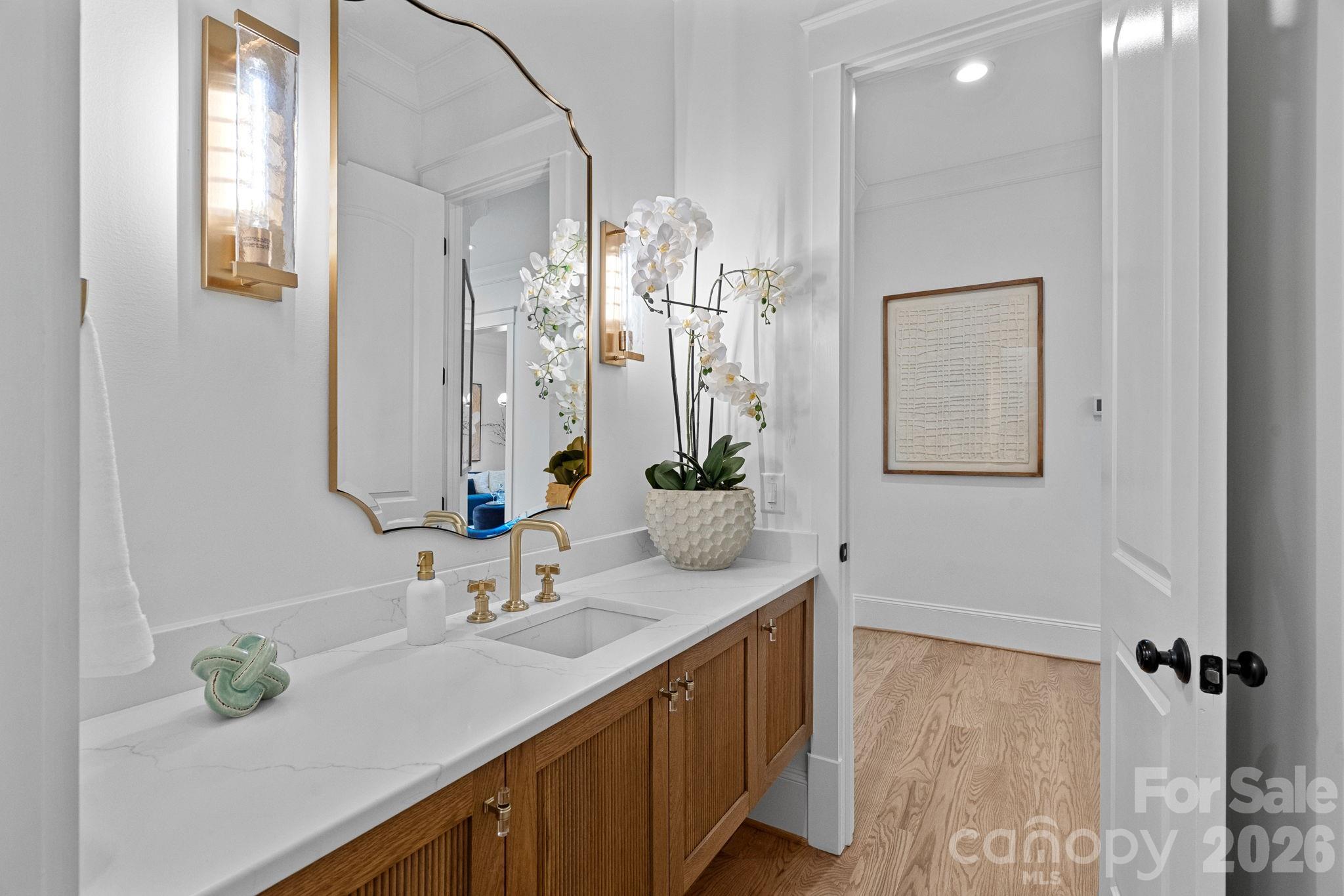 101 S Longfellow Lane