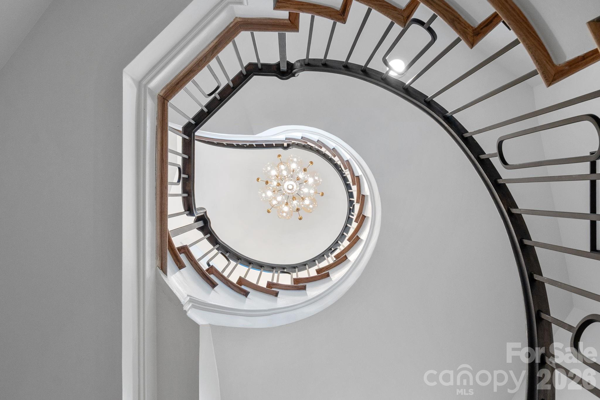 101 S Longfellow Lane