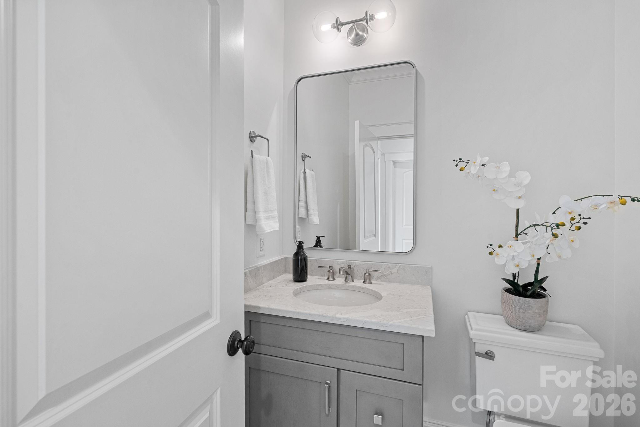 101 S Longfellow Lane